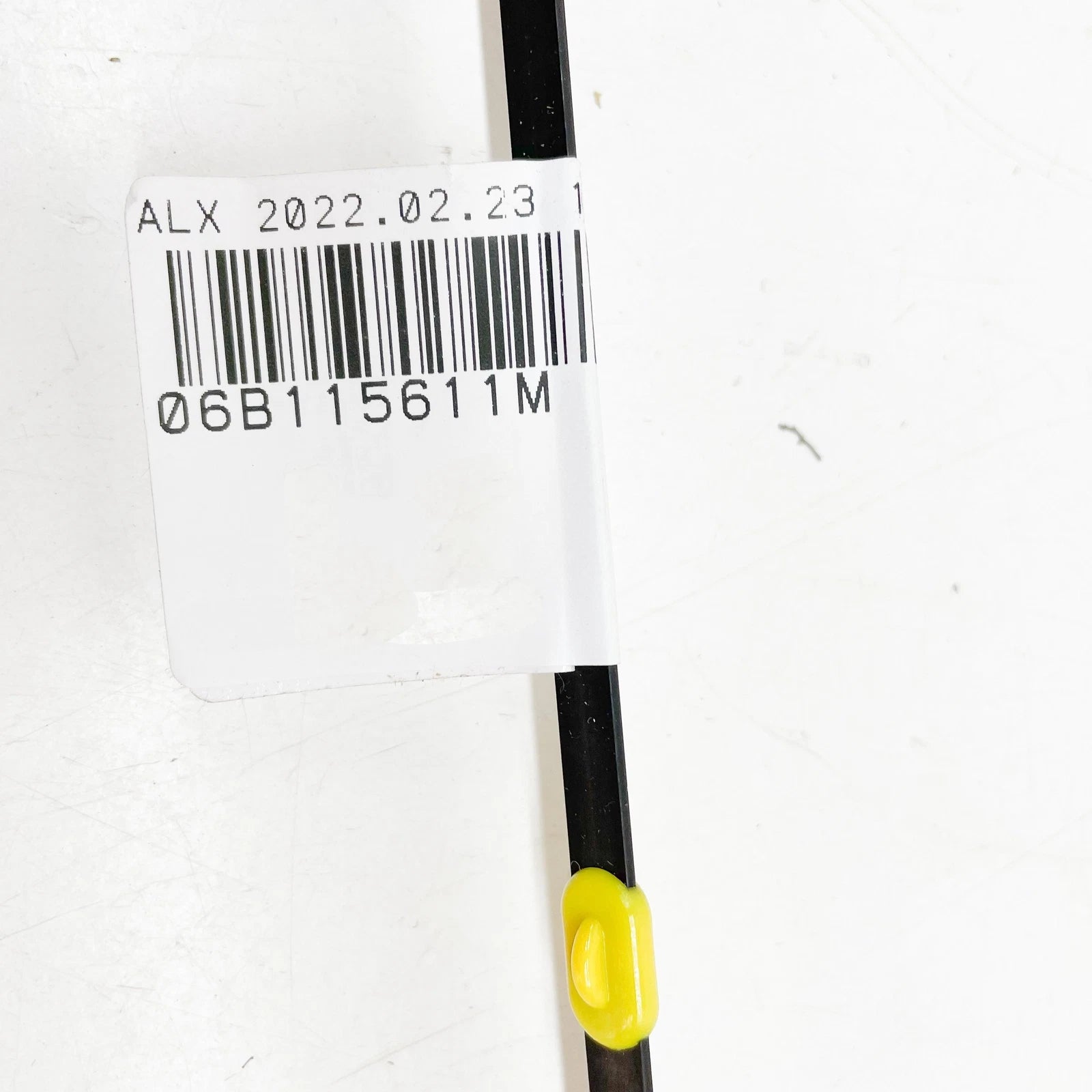 NEW AUDI A4 8E B7 OIL DIPSTICK 06B115611M ORIGINAL