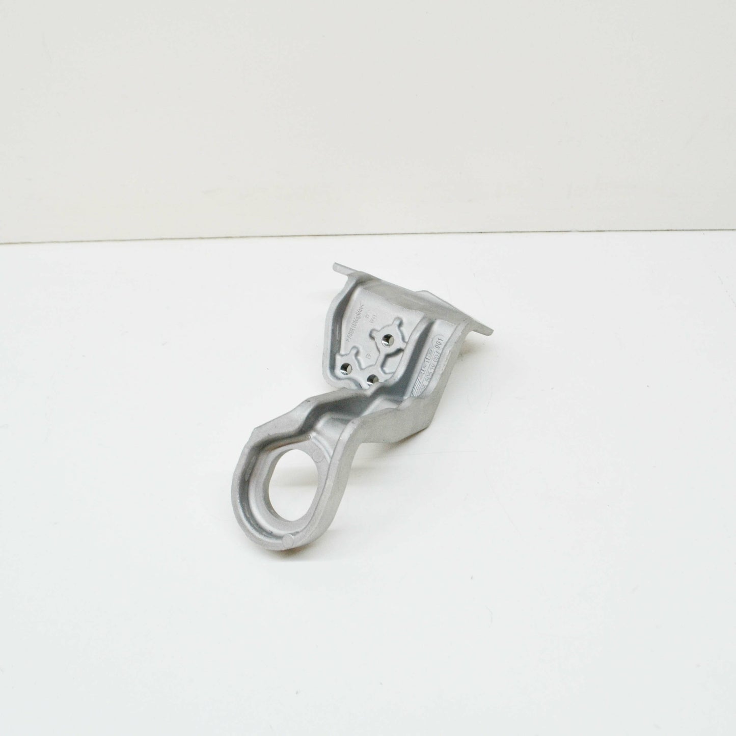 NEW MERCEDES-BENZ C W205 COOLING RADIATOR RIGHT LOWER HOLDER A2055051900