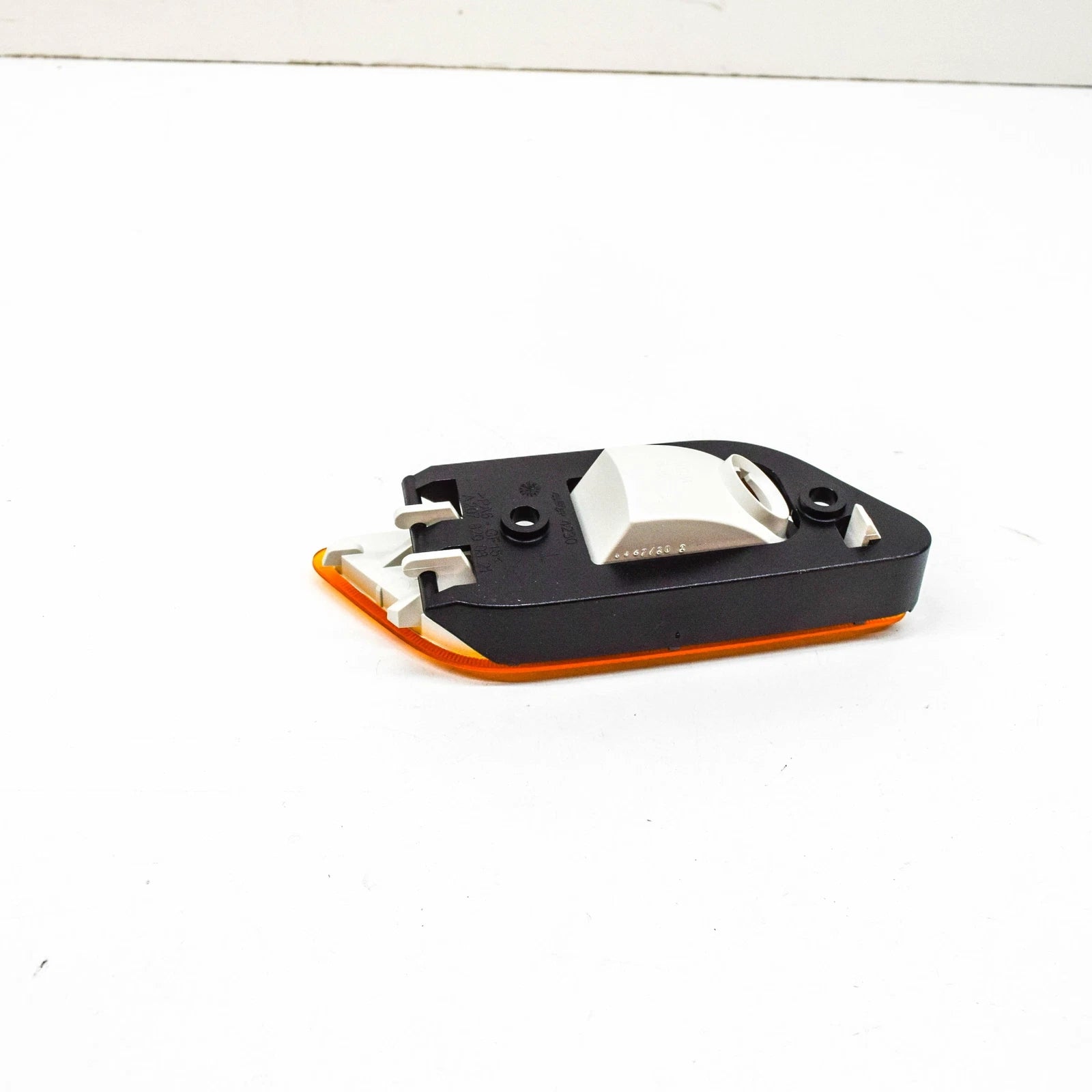 NEW MERCEDES-BENZ E C207 FRONT LEFT SIDE MARKER LIGHT A2078200321 ORIGINAL