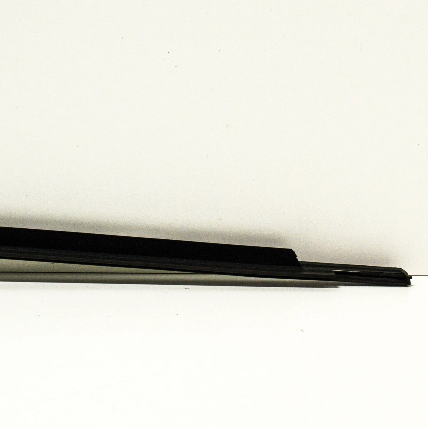 NEW VOLKSWAGEN GOLF MK6 REAR LEFT WINDOW APERTURE SEAL 5K6839477D5AP