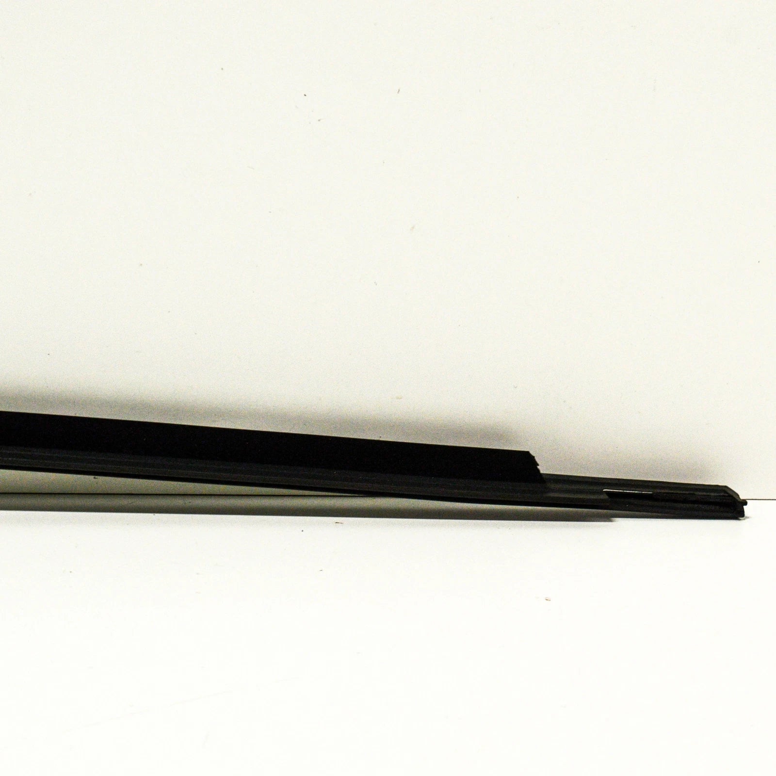 NEW VOLKSWAGEN GOLF MK6 REAR LEFT WINDOW APERTURE SEAL 5K6839477D5AP