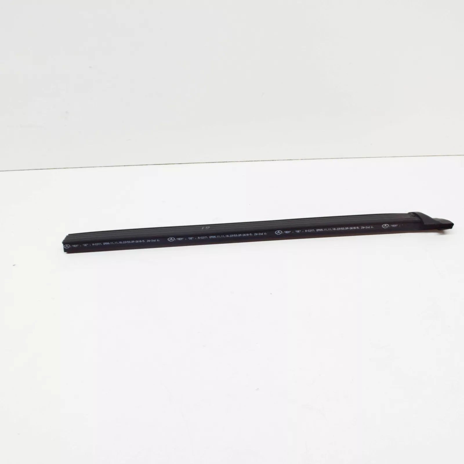 NEW MB S C217 REAR RIGHT SIDE WINDOW GLASS SEALING FRAME A2176701400