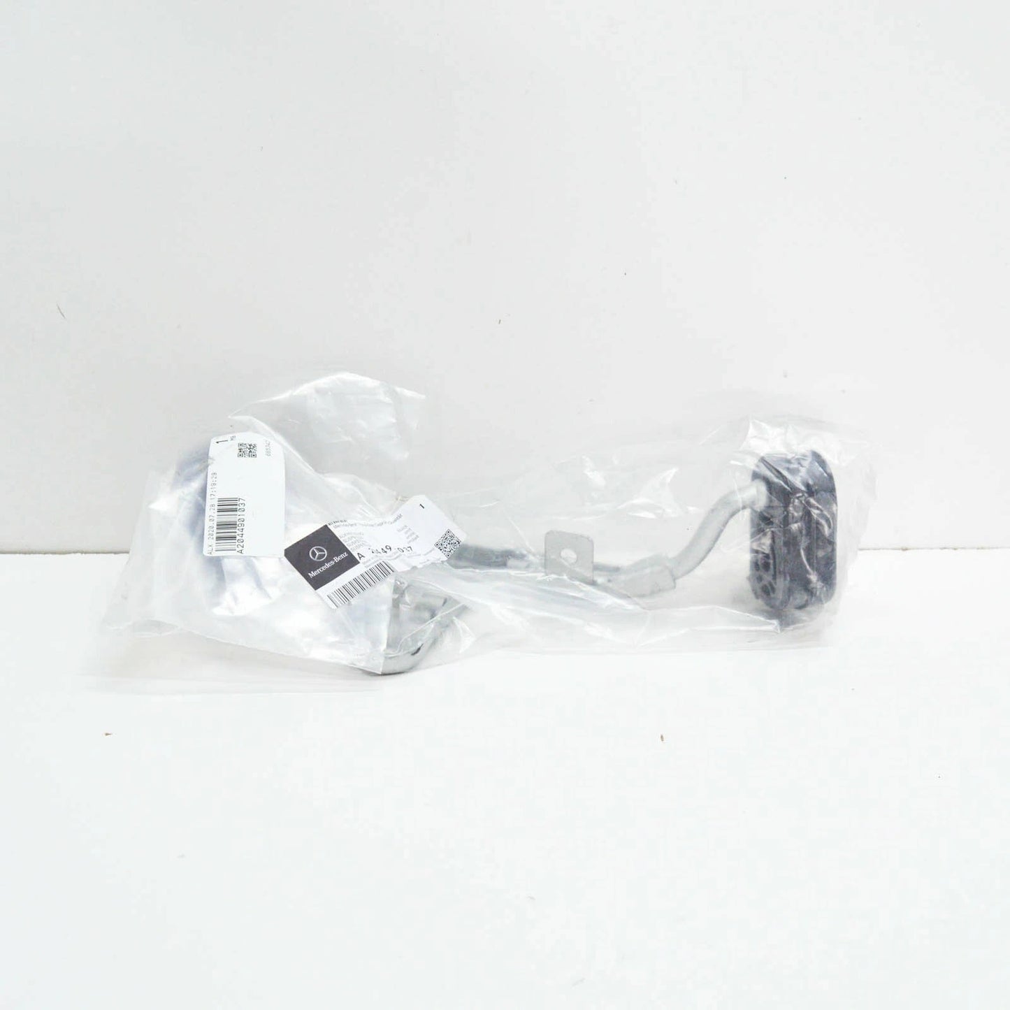 NEW MB C W204 REAR LEFT EXHAUST PIPE BRACKET SUSPENSION A2044901037