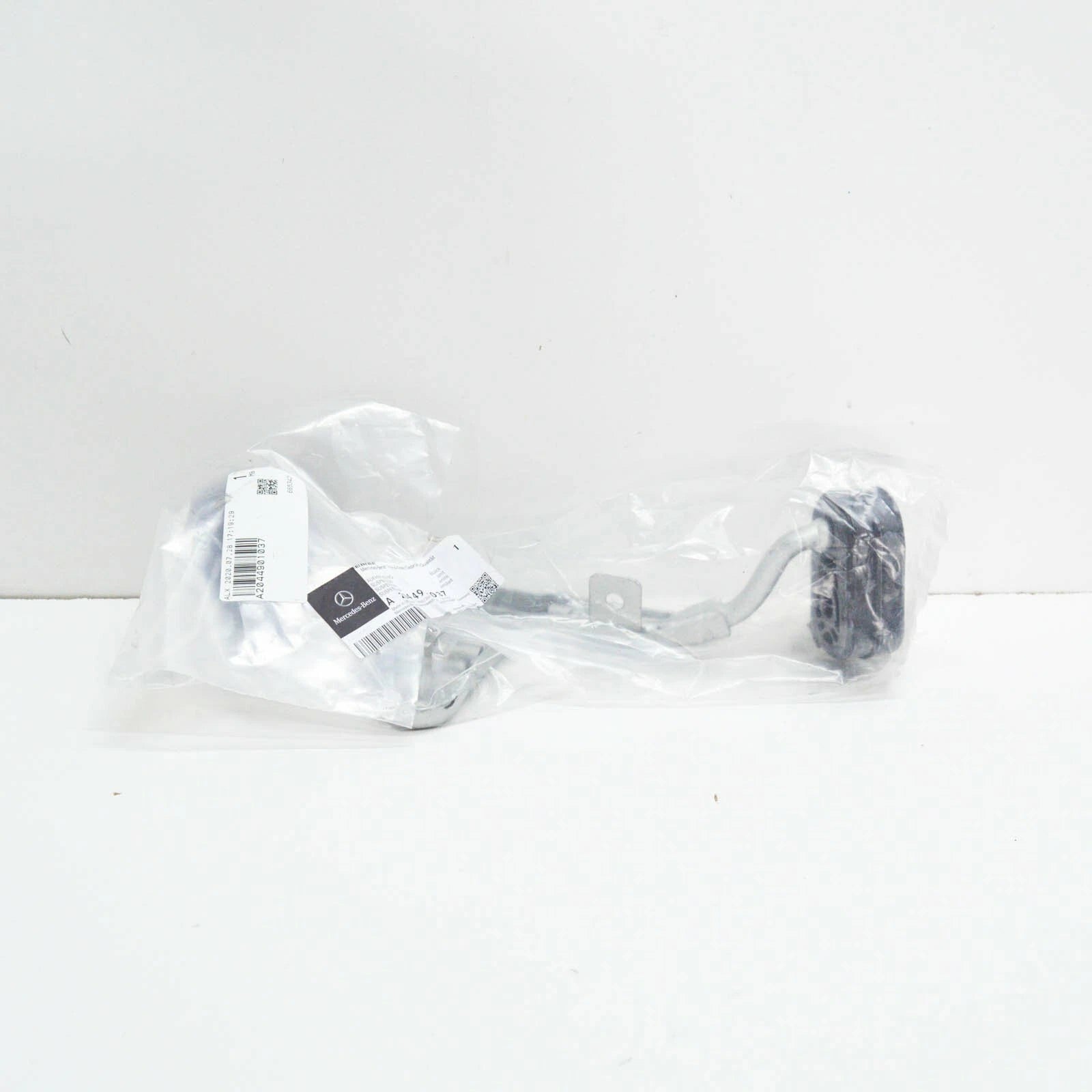 NEW MB C W204 REAR LEFT EXHAUST PIPE BRACKET SUSPENSION A2044901037