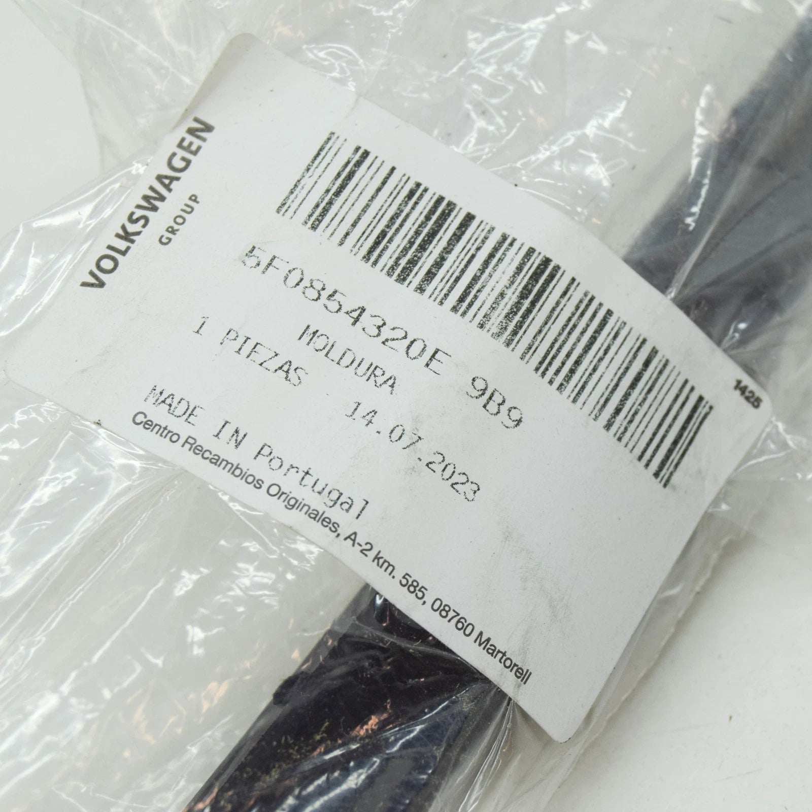 NEW SEAT LEON 5F RIGHT WINDSCREEN TRIM STRIP 5F0854320E9B9 ORIGINAL