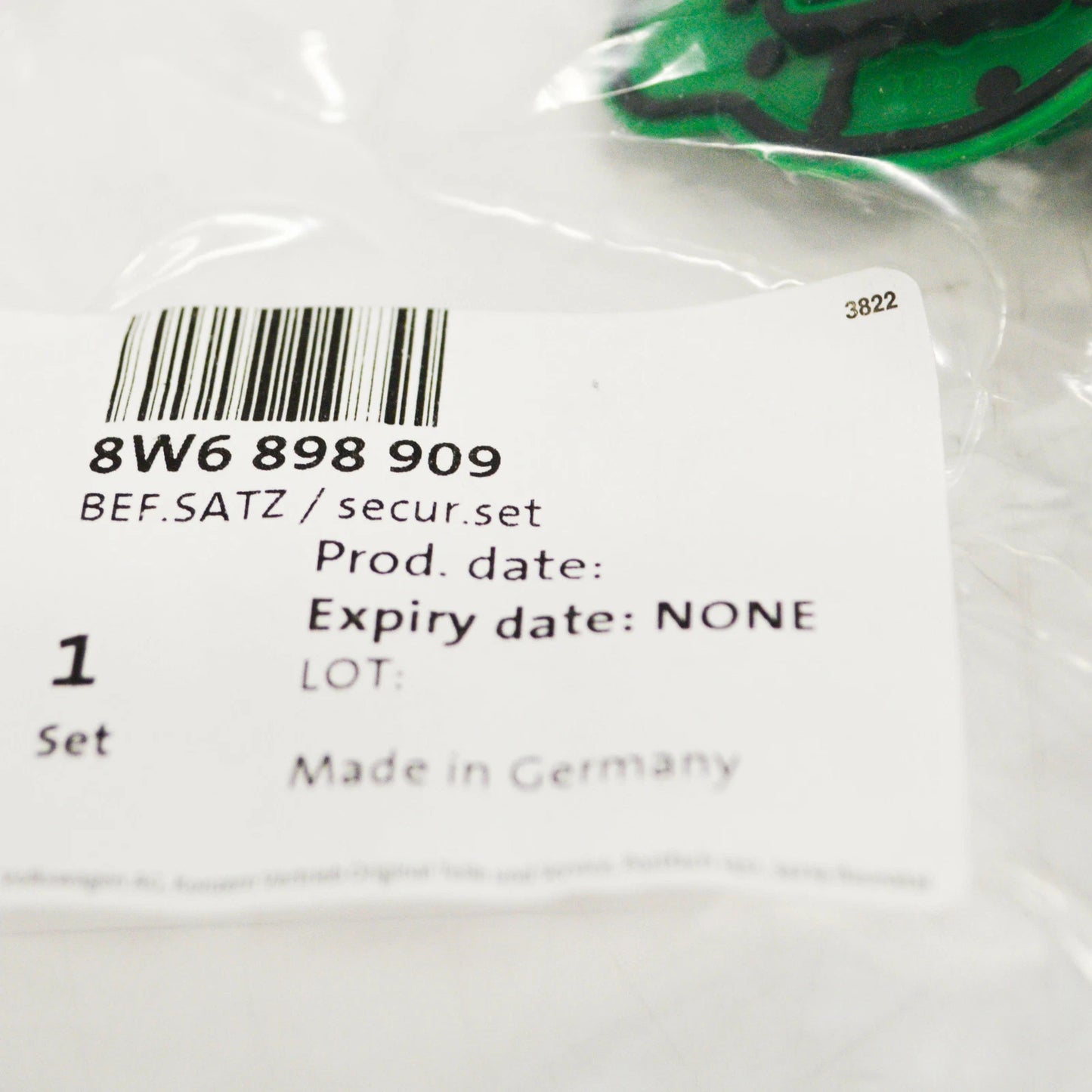 NEW AUDI A4 8W FIX SET 8W6898909