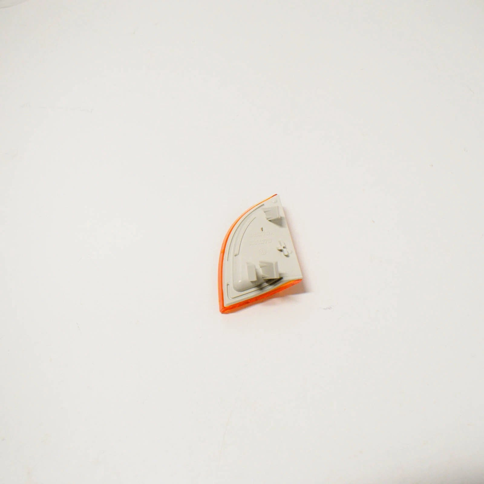 NEW VOLKSWAGEN PASSAT CC FRONT LEFT TURN INDICATOR REFLECTOR 3C8807717A