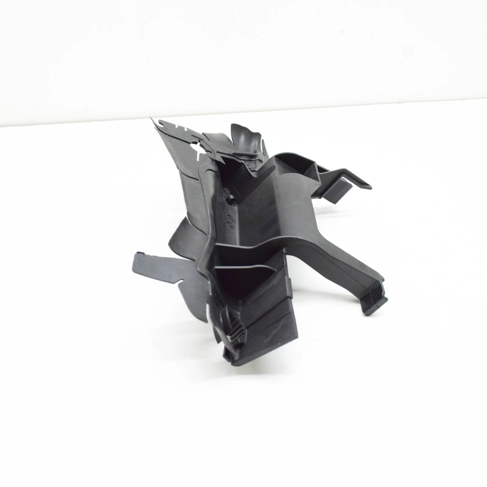 NEW MERCEDES-BENZ E W212 RIGHT ENGINE OIL COOLER BRACKET A2125001731 ORIGINAL