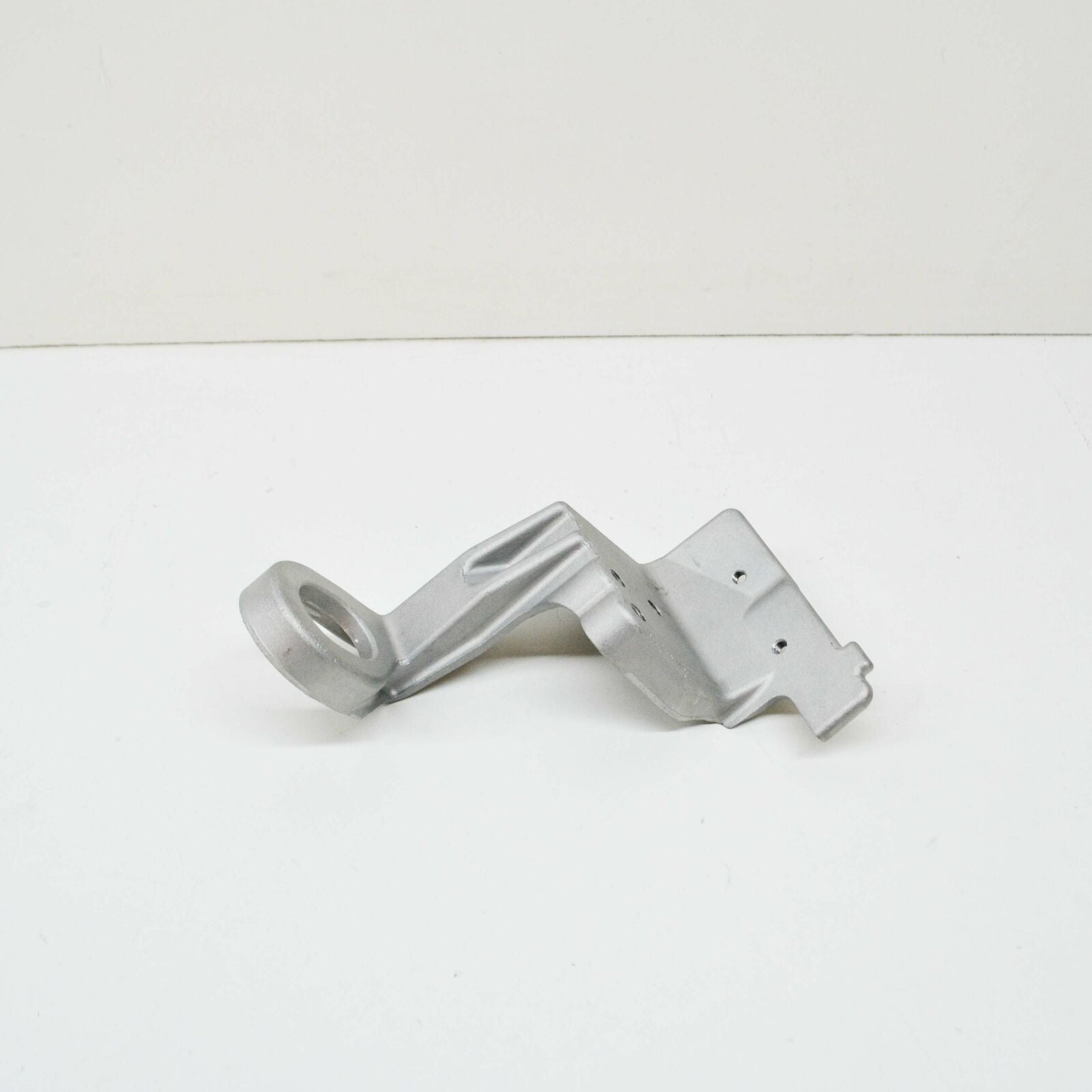 NEW MERCEDES-BENZ C W205 COOLING RADIATOR RIGHT LOWER HOLDER A2055051900