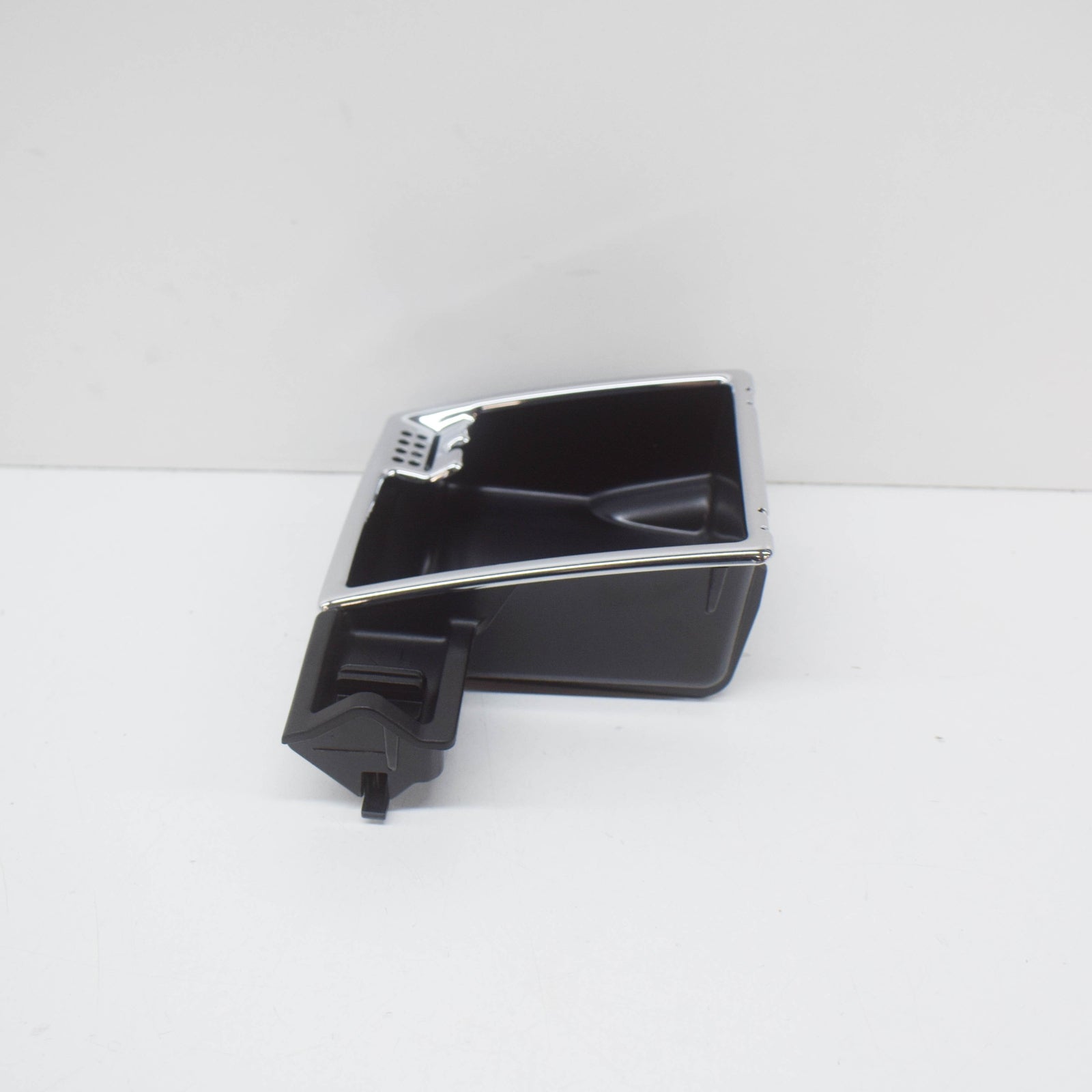 NEW MB E W211 CENTER CONSOLE INSERT ASHTRAY A2118100428 ORIGINAL