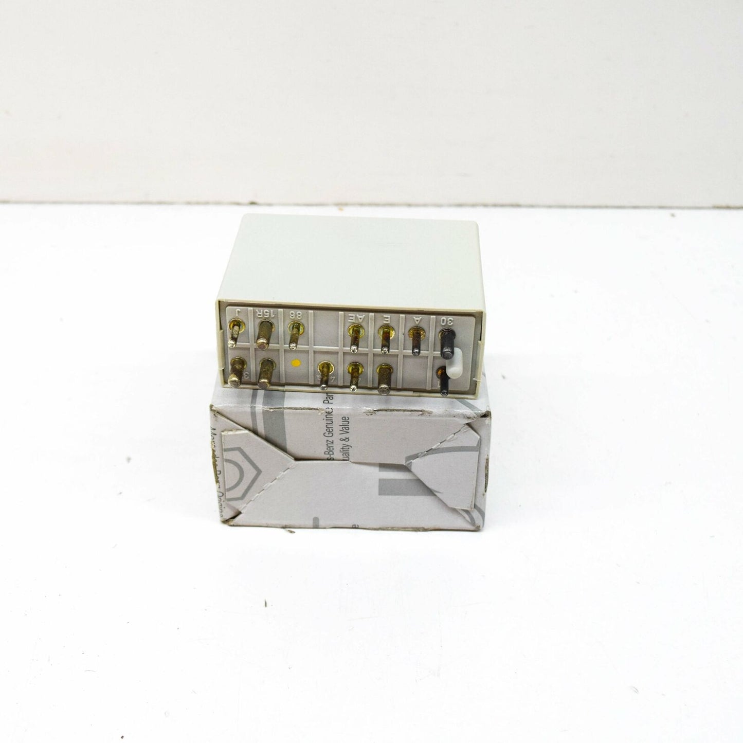 NEW MB C-CLASS W202 LIGHT FLASHER WIPER RELAY A2018210247 ORIGINAL