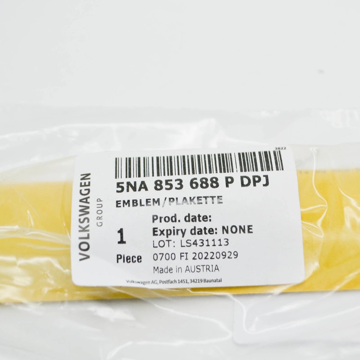 NEW VOLKSWAGEN TIGUAN AD FRONT RIGHT DOOR TRIM 5NA853688PDPJ