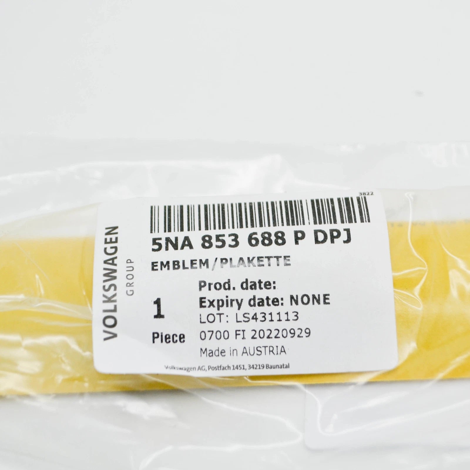 NEW VOLKSWAGEN TIGUAN AD FRONT RIGHT DOOR TRIM 5NA853688PDPJ