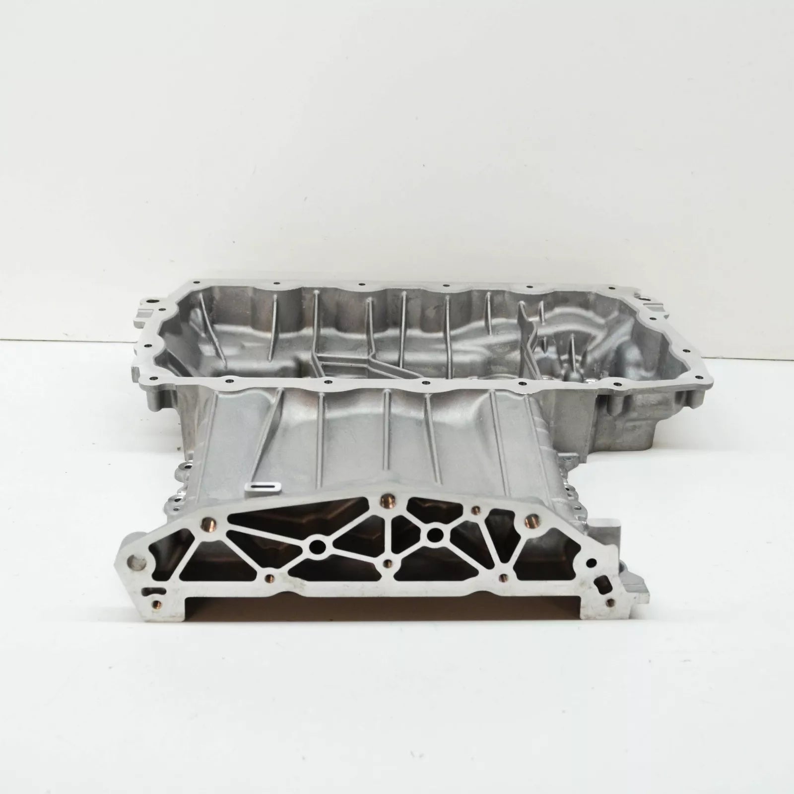 NEW AUDI A4 B9 ENGINE OIL PAN UPPER 06M103603AG ORIGINAL