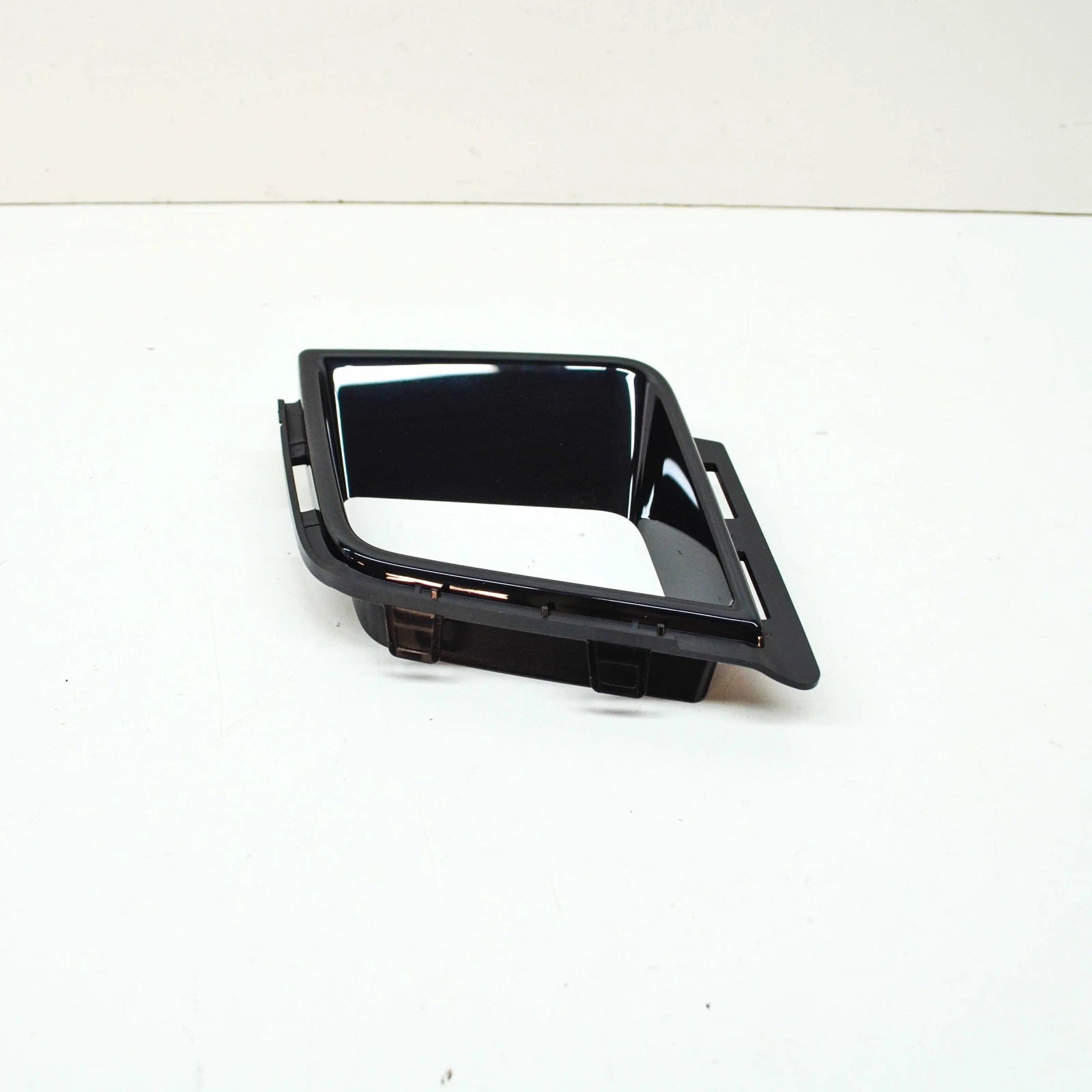 NEW BMW 7 G11 G12 M FRONT LEFT AIR BRAKE TRIM DUCT 51118076413 ORIGINAL