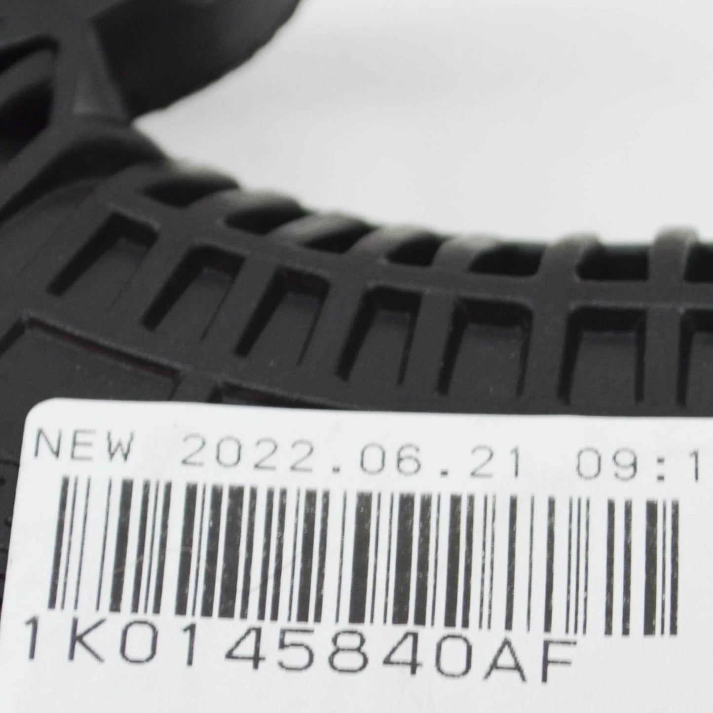 NEW AUDI A3 SPORTBACK 8P RIGHT INTERCOOLER PRESSURE PIPE 1K0145840AF