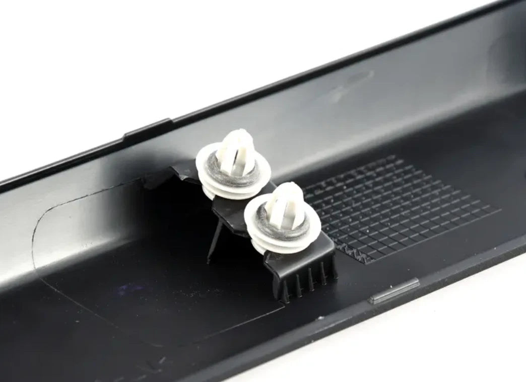 NEW BMW X1 F48 LOWER RIGHT DOOR MOLDING 7352092 51137352092 ORIGINAL