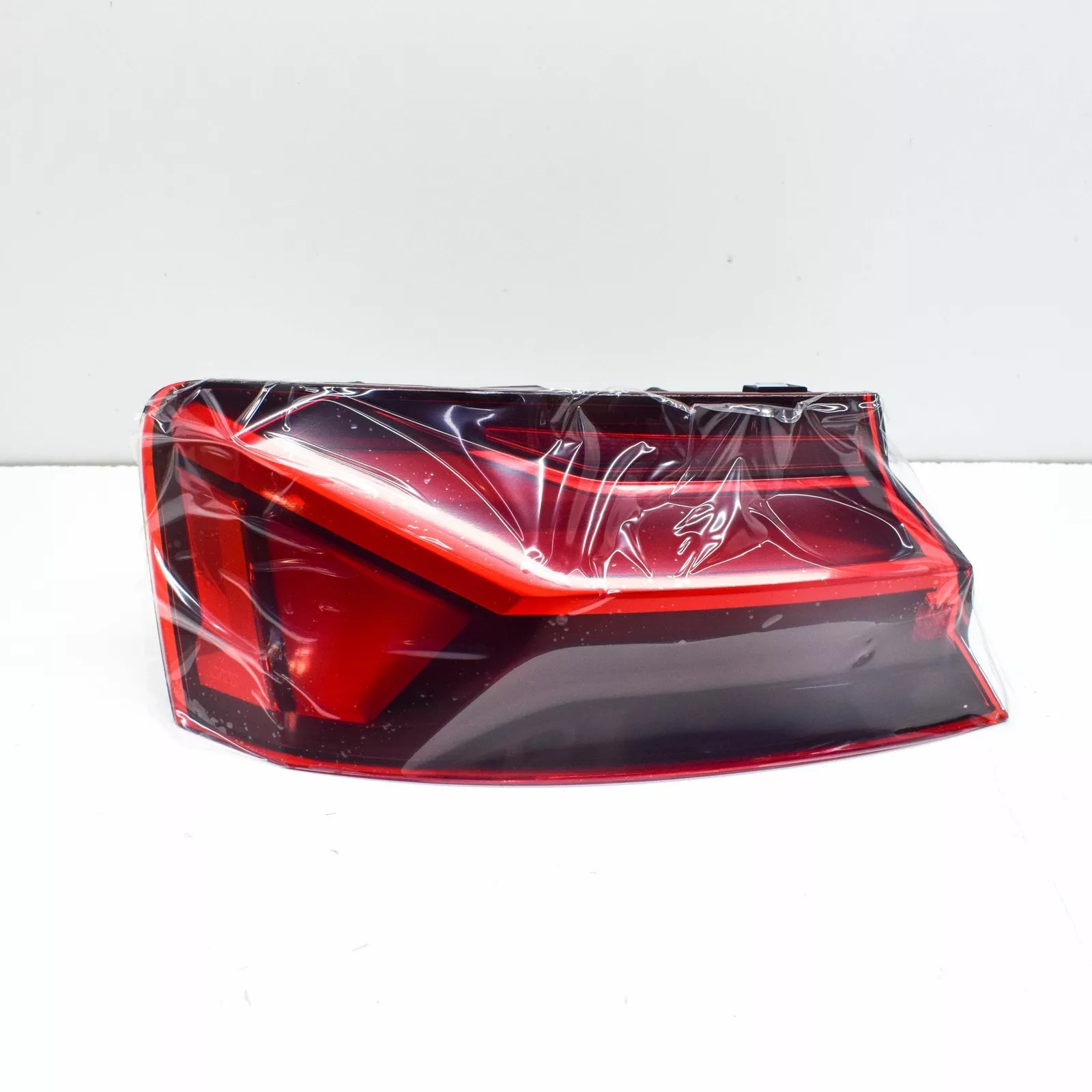 NEW AUDI A5 8W6 REAR LEFT OUTER LED TAILLIGHT 8W6945091AA ORIGINAL