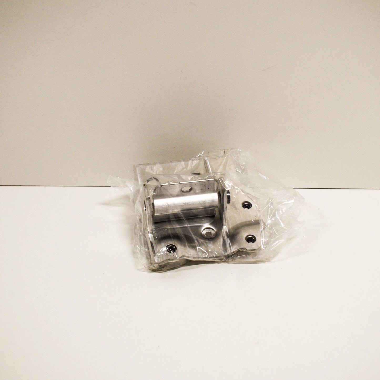 NEW BMW 5 GT F07 FRONT BUMPER SUPPORT RIGHT ADAPTER PLATE 51117186514 ORIGINAL