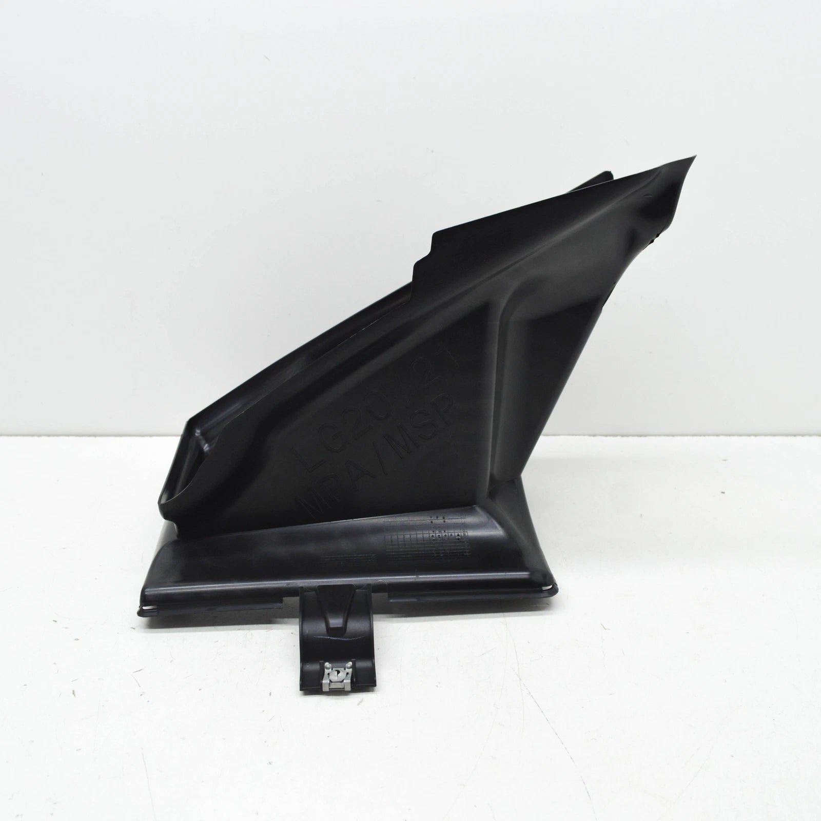 NEW BMW 3 G20, G28 FRONT LEFT RADIATOR AIR DUCT 51748071399 8071399 ORIGINAL