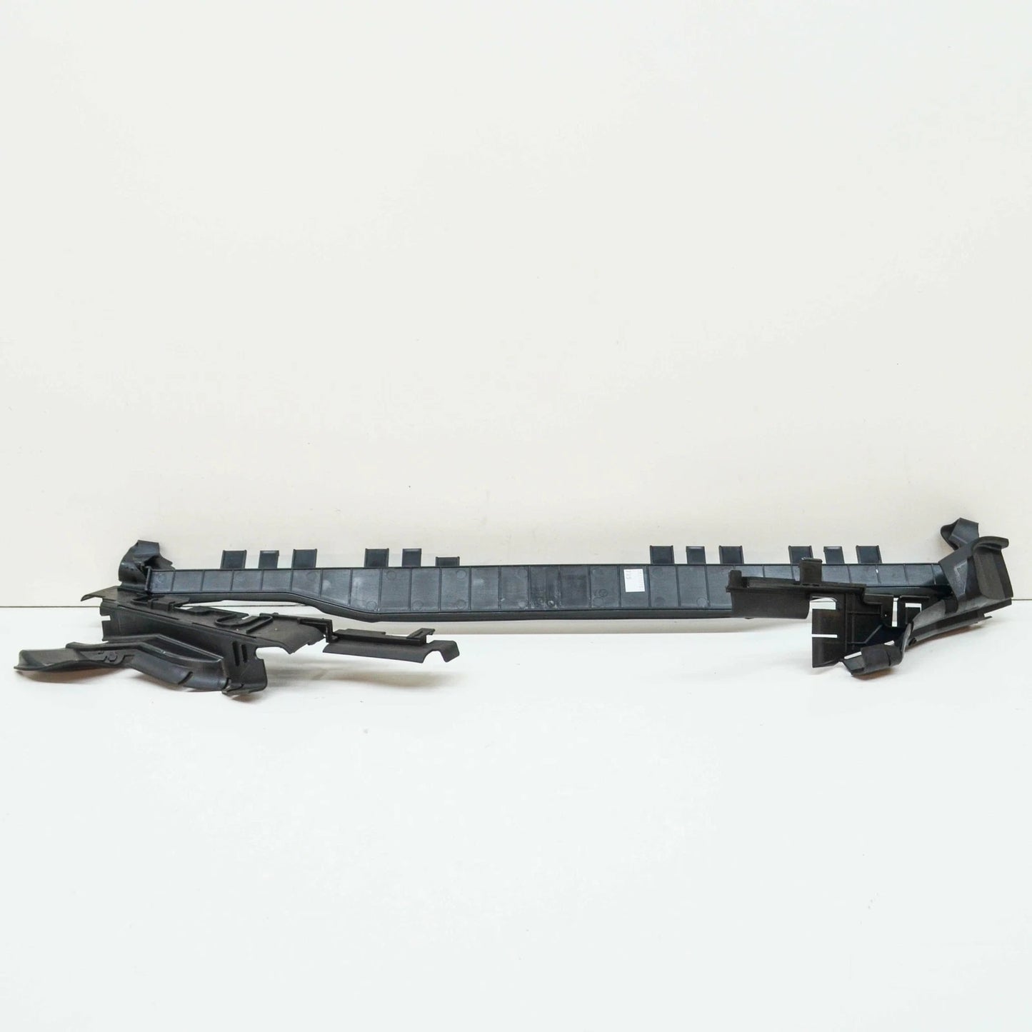 NEW MERCEDES-BENZ E W212 RADIATOR TOP AIR DUCT A2125050000 ORIGINAL