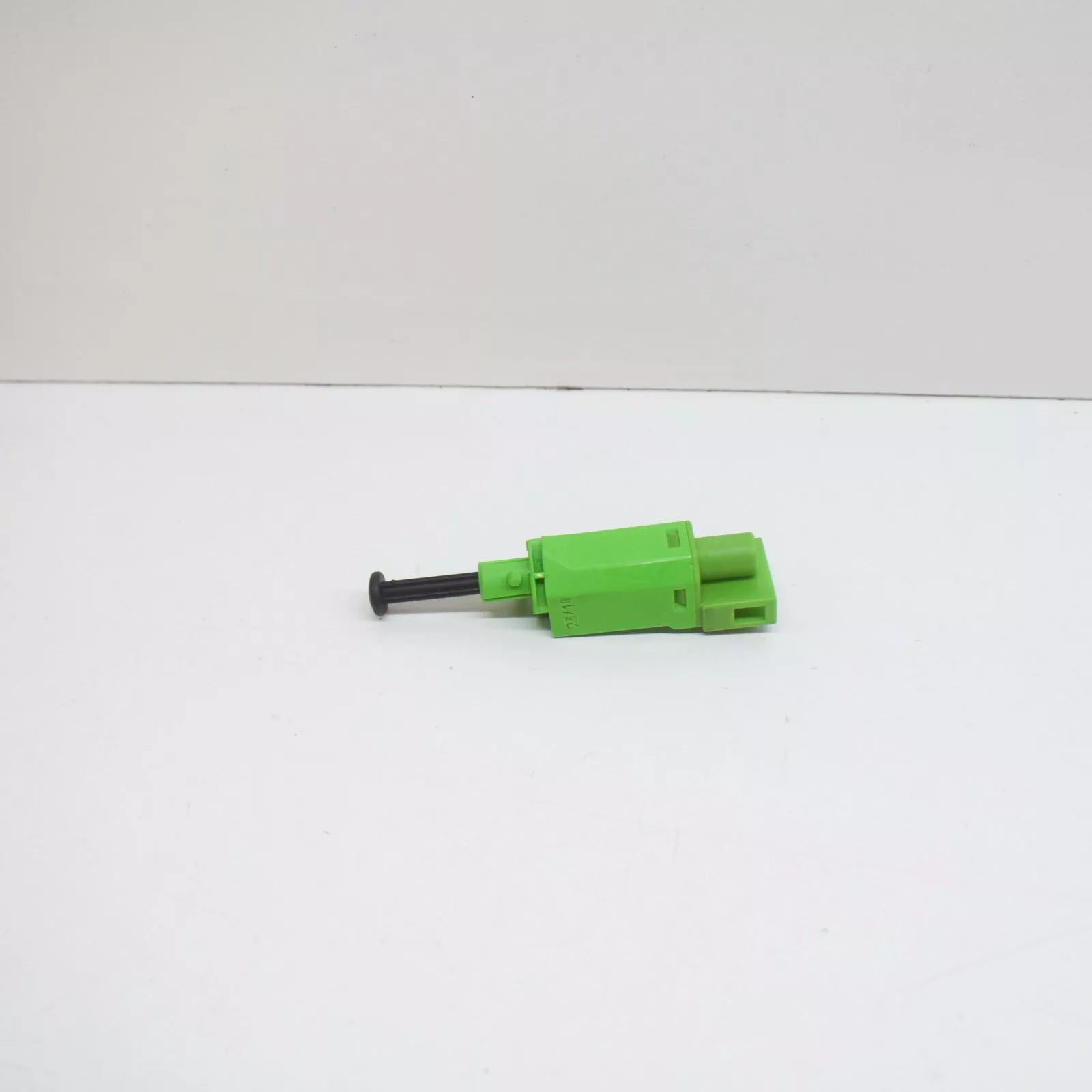 NEW VOLKSWAGEN TOUAREG 7L CLUTCH PEDAL SWITCH 1H0927189E