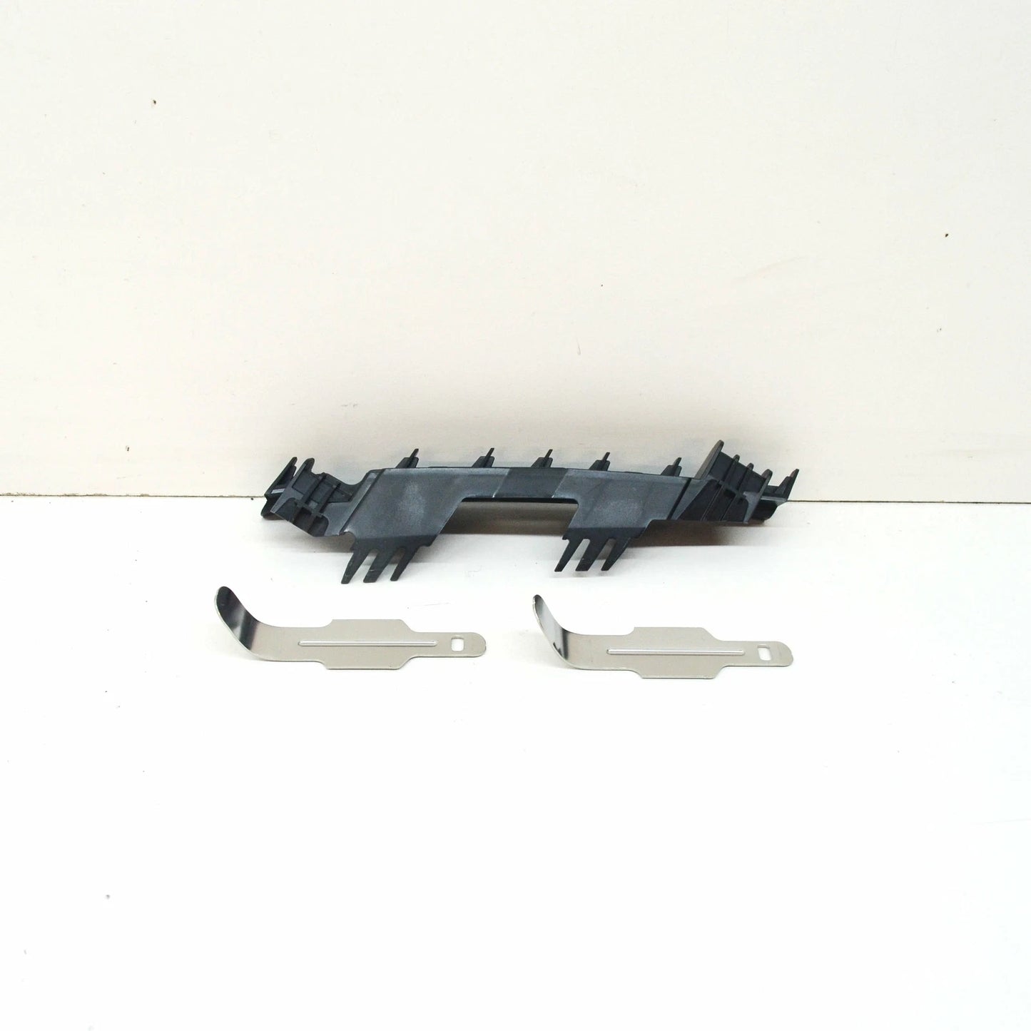 NEW BMW 3 G20 FRONT RIGHT HEADLIGHT BRACKET MOUNT 63118496142 ORIGINAL