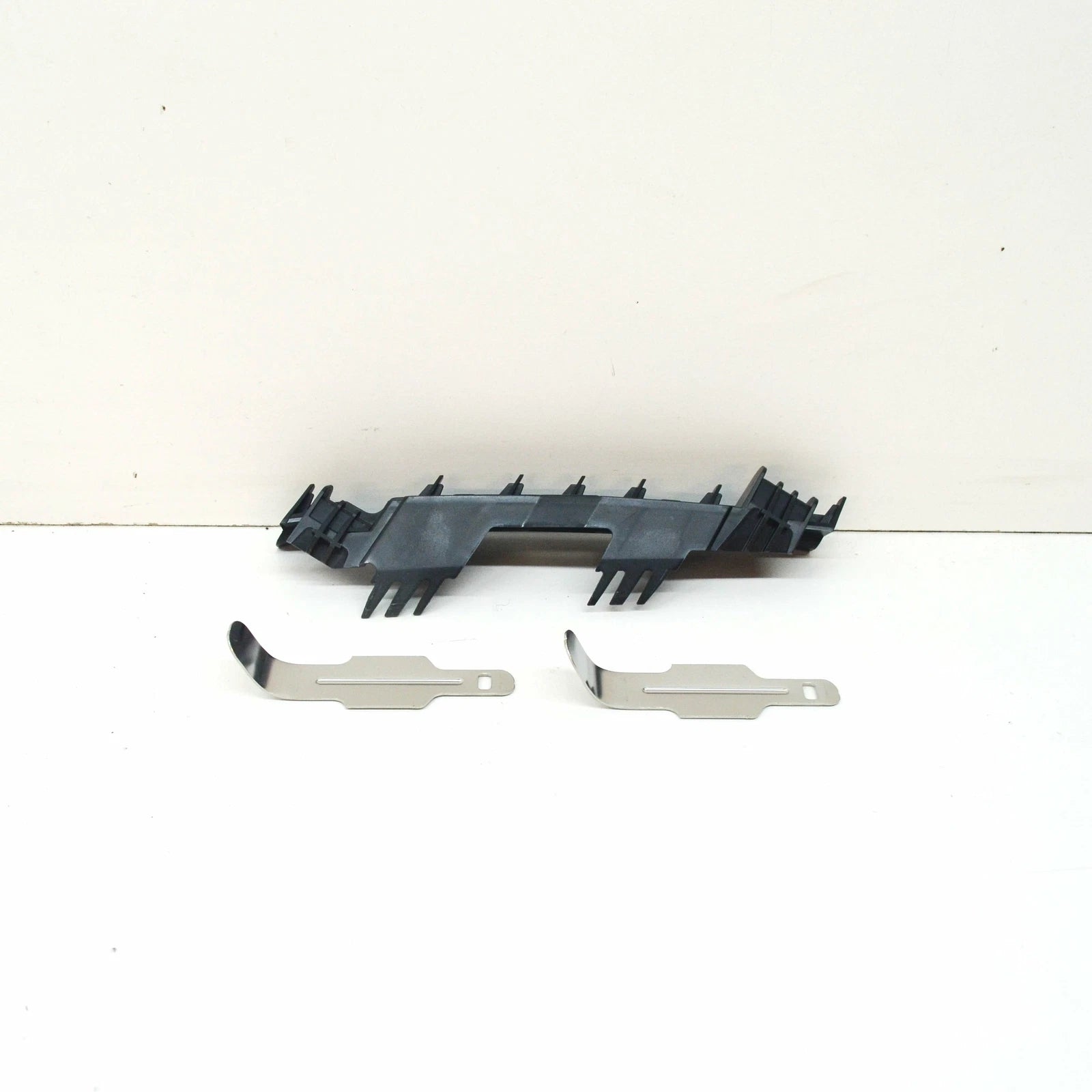 NEW BMW 3 G20 FRONT RIGHT HEADLIGHT BRACKET MOUNT 63118496142 ORIGINAL