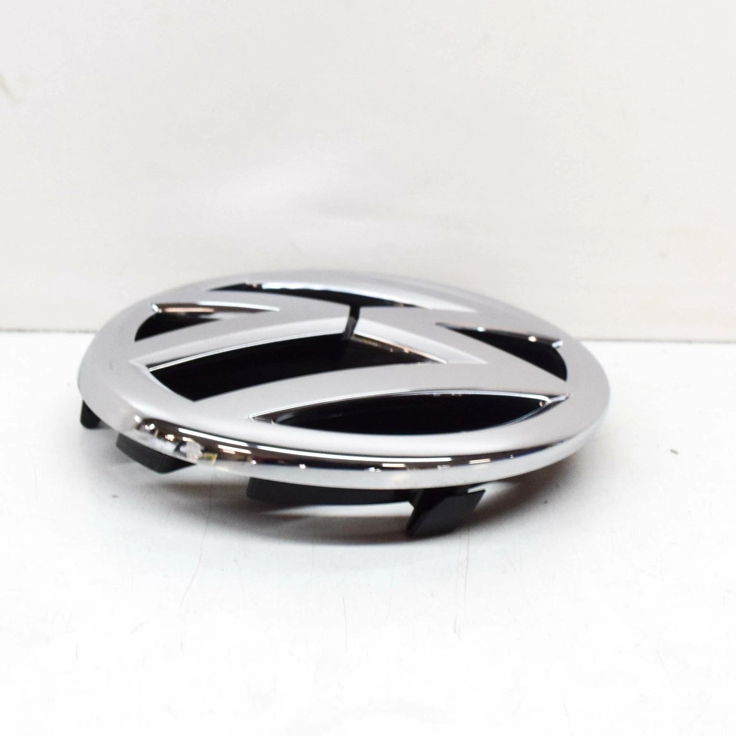 NEW VOLKSWAGEN EOS 1F BONNET BADGE 1Q0853601739