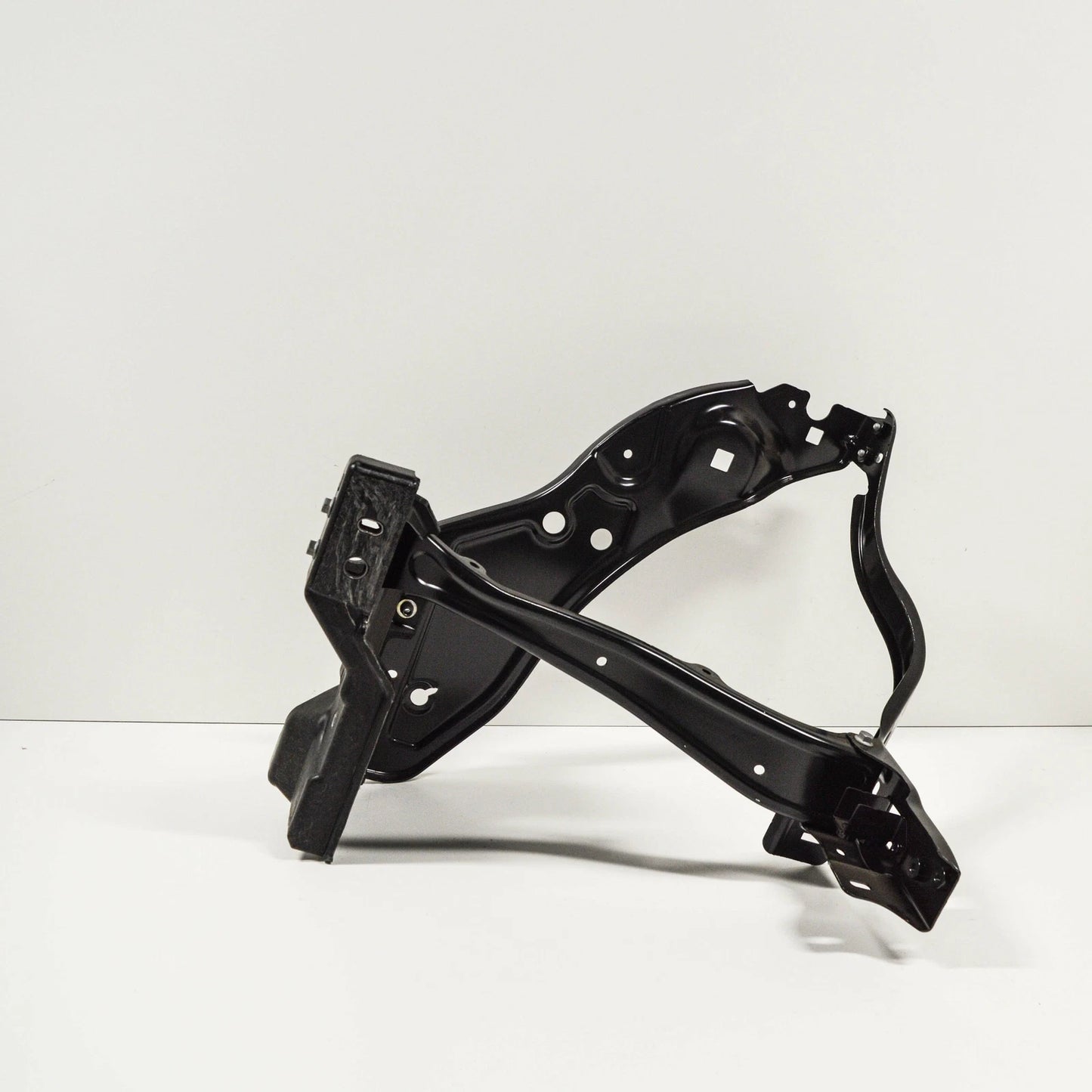 NEW MERCEDES BENZ CLS C218 RIGHT HEADLIGHT FRAME BRACKET A218620060064 ORIGINAL