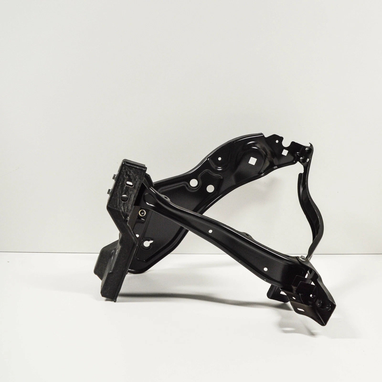 NEW MERCEDES BENZ CLS C218 RIGHT HEADLIGHT FRAME BRACKET A218620060064 ORIGINAL