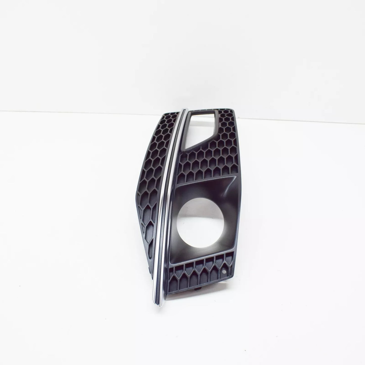 NEW AUDI A4 B8 FRONT BUMPER RIGHT FOG LIGHT GRILLE  8K0807682Q01C 2014