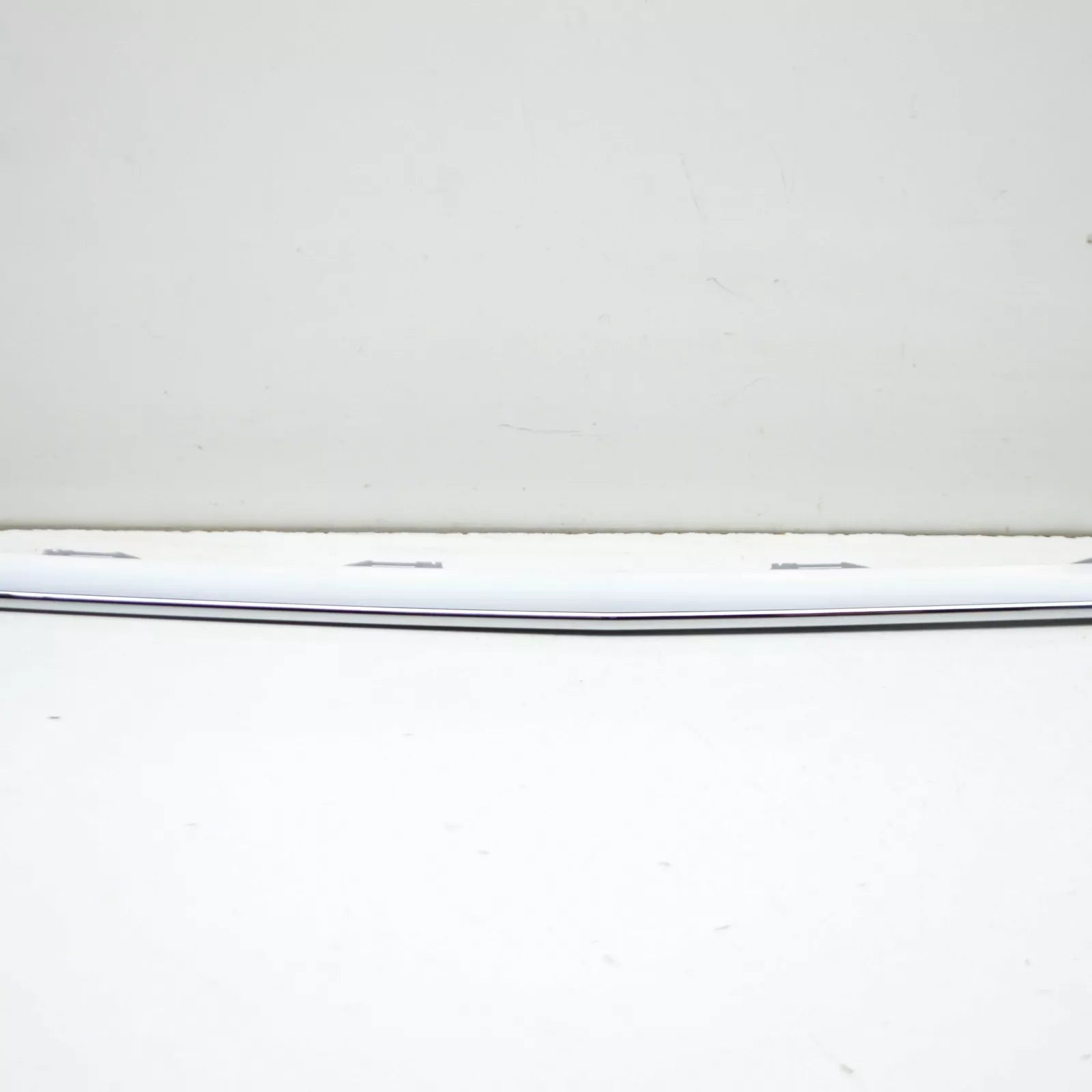 NEW MERCEDES-BENZ CLS C218 FRONT BUMPER CENTER MOLDING A2188851374