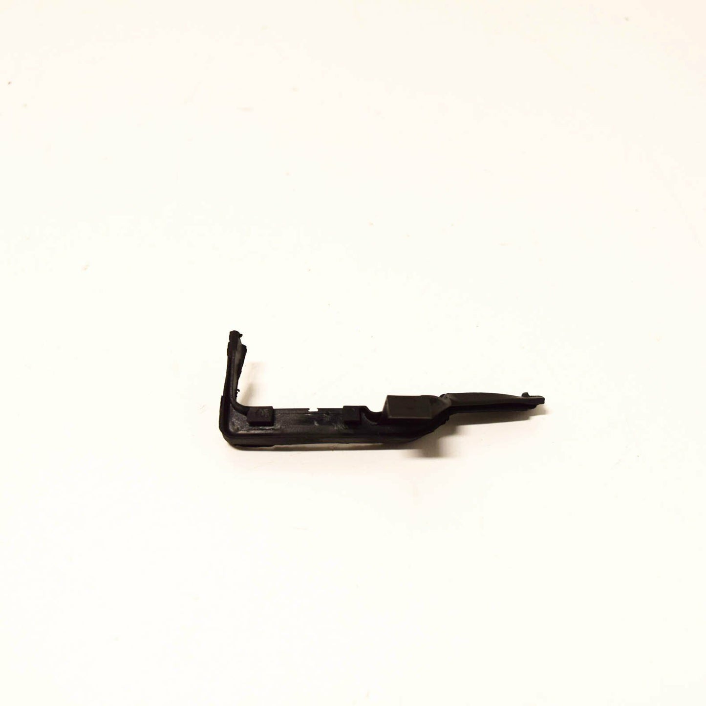 NEW MERCEDES-BENZ E W211 REAR LEFT SKIRT SIDE BOTTOM SEAL A2116980798 ORIGINAL