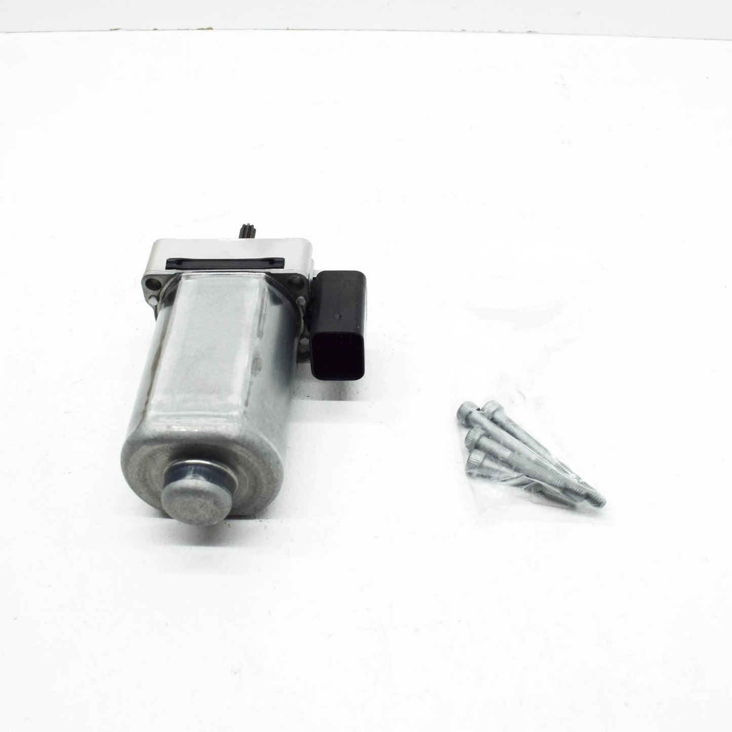 NEW MERCEDES-BENZ CLA COUPE C118 REAR AXLE ACTUATOR MOTOR A2479060903