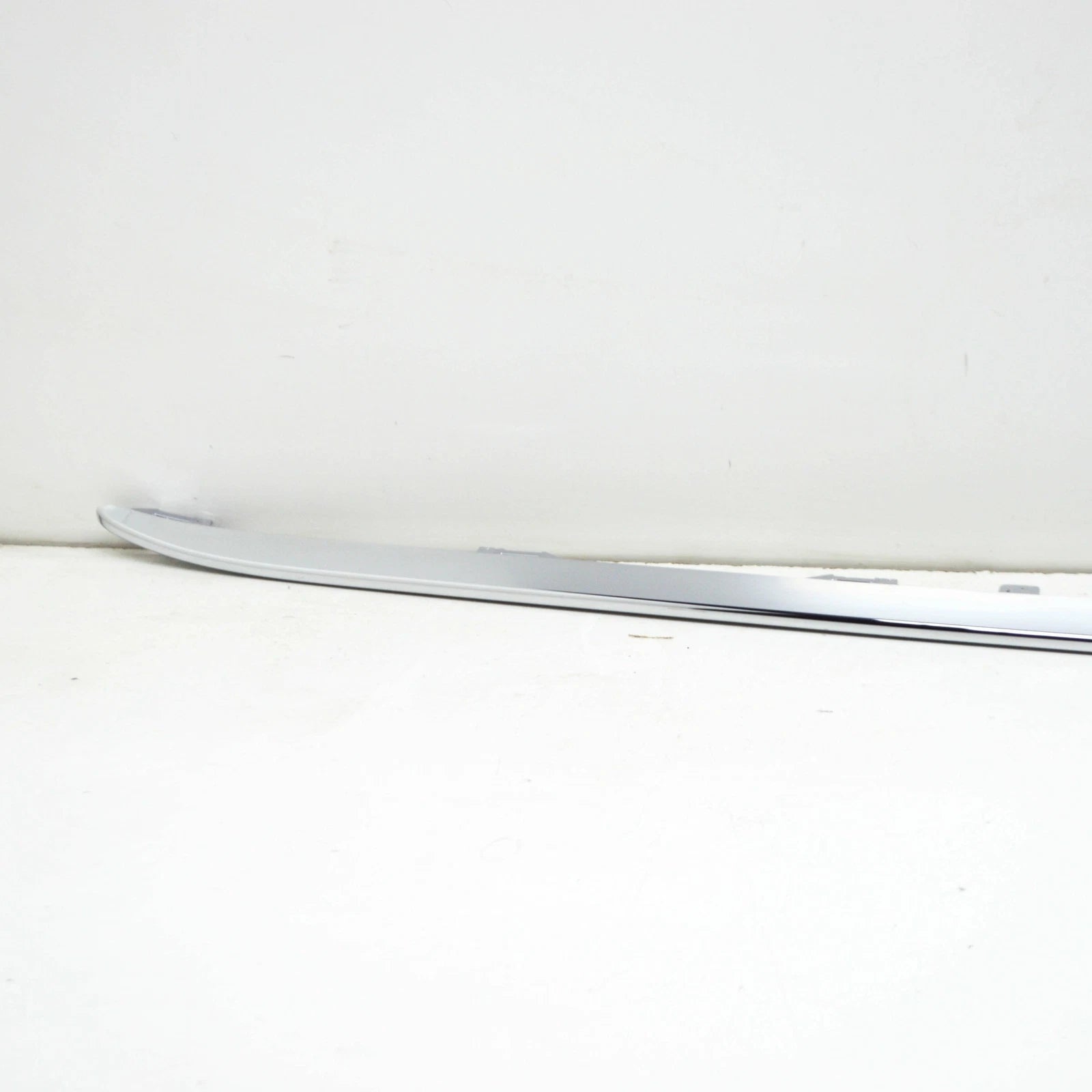NEW MERCEDES-BENZ CLS C218 FRONT BUMPER CENTER MOLDING A2188851374