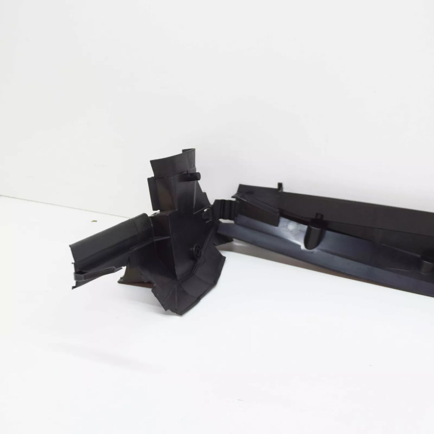 NEW MERCEDES-BENZ S W221 RADIATOR UPPER AIR DUCT A2215000816