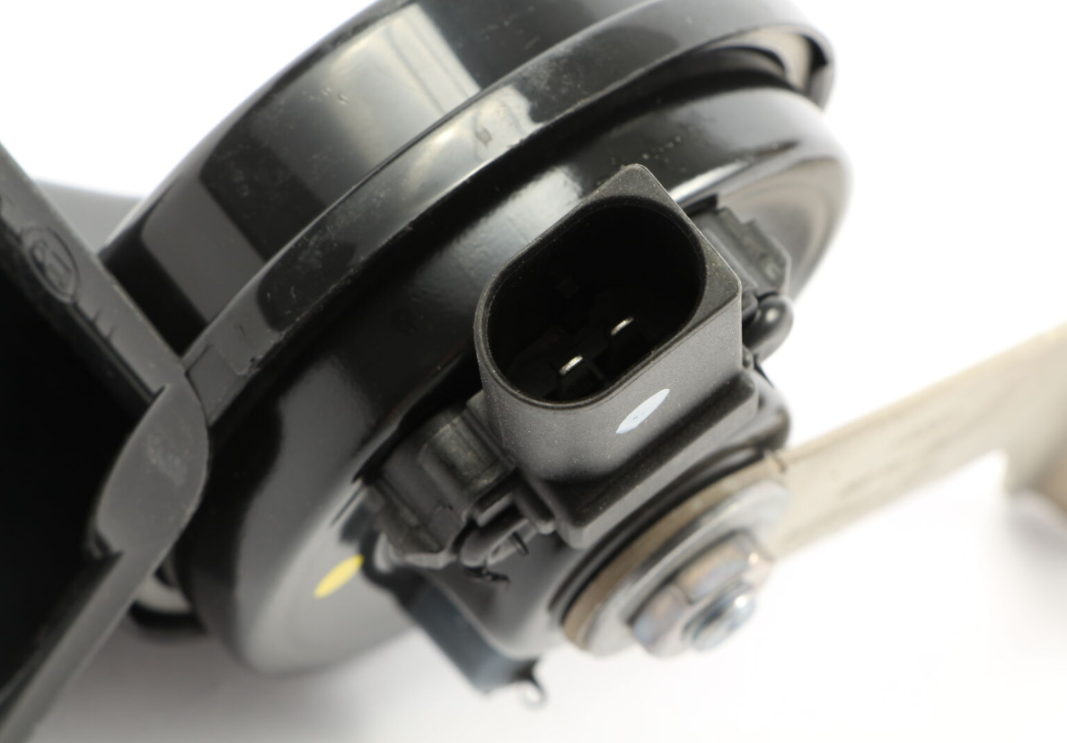 NEW AUDI Q7 4M RIGHT SIDE HIGH TONE HORN 4M0951210 ORIGINAL