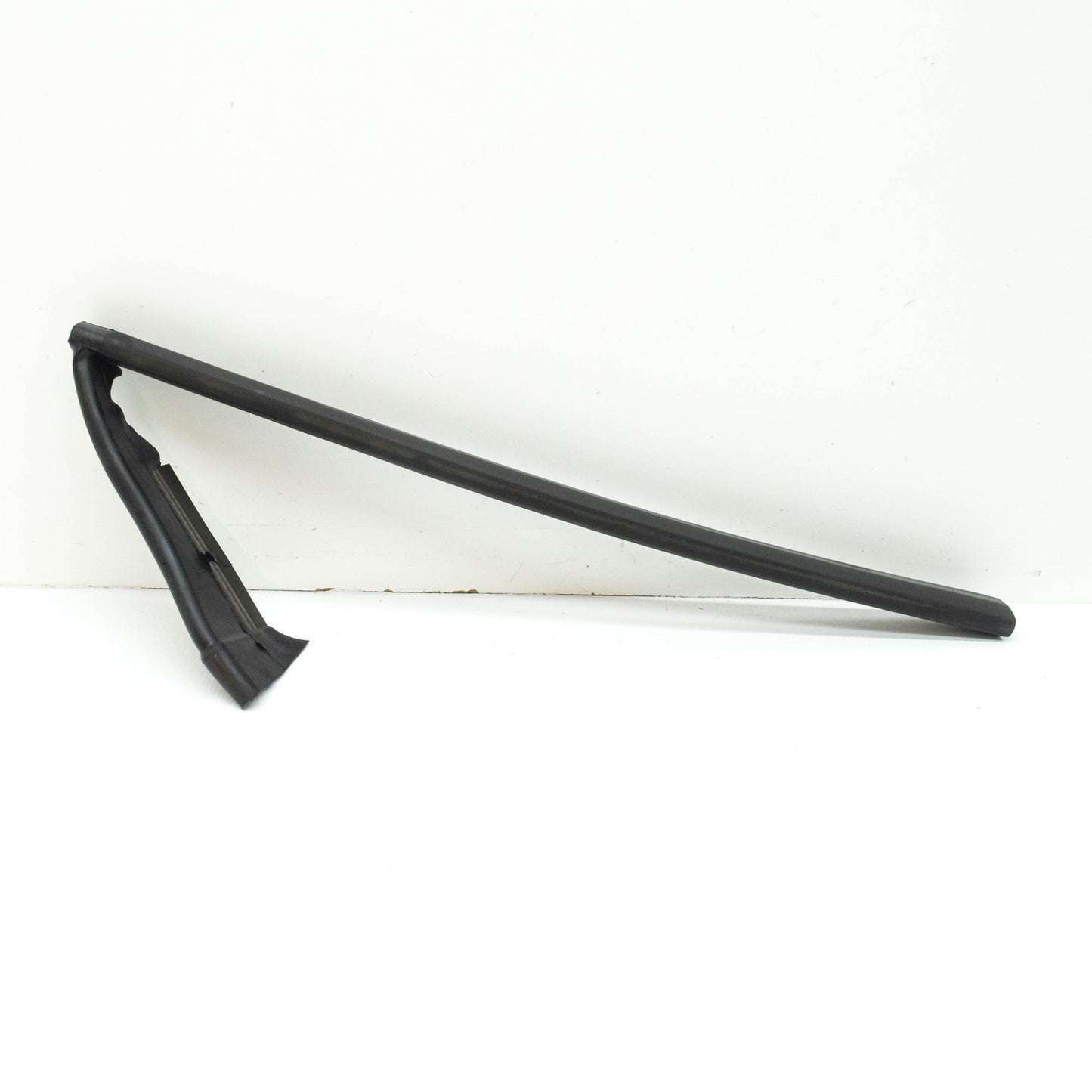 NEW MERCEDES-BENZ CLS C218 LEFT SIDE WHEELHOUSE MEMBER SEAL A2186280098 ORIGINAL