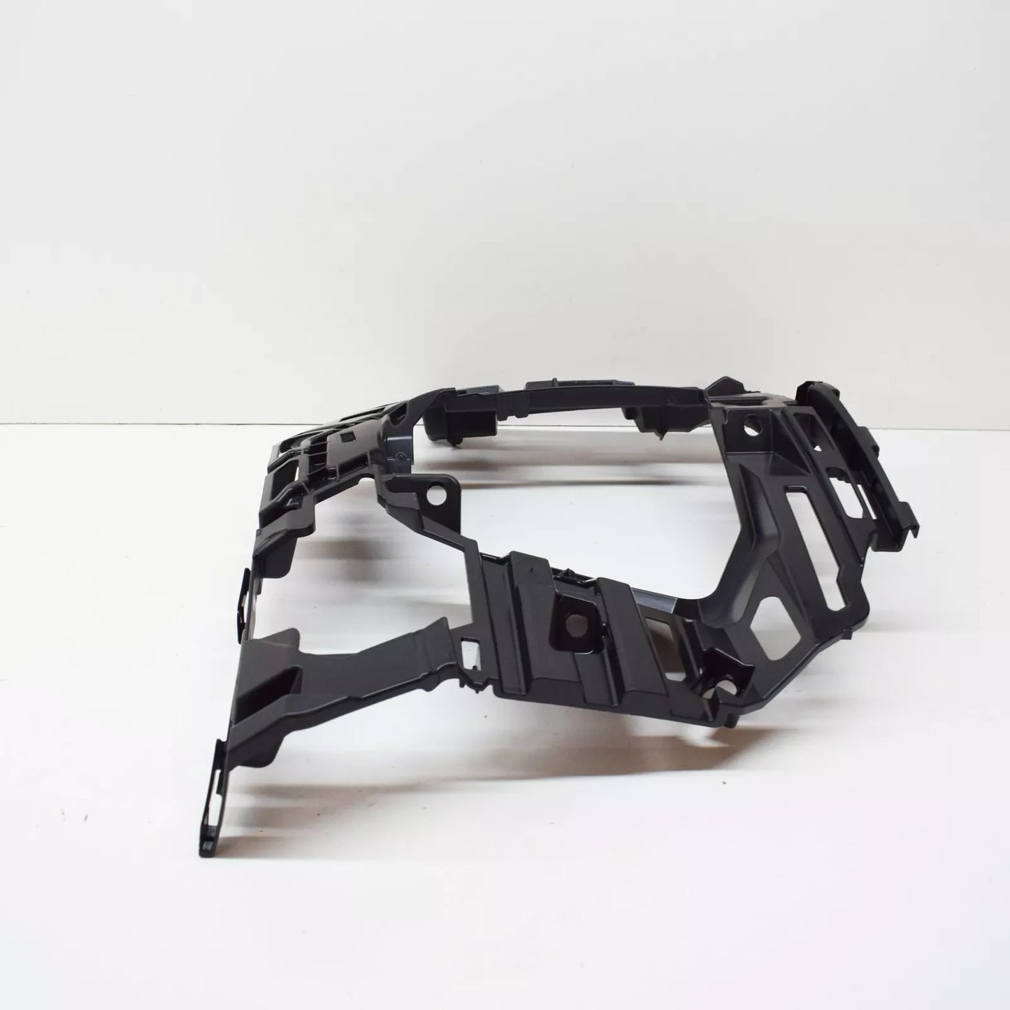 NEW VOLKSWAGEN GOLF MK7 FRONT LEFT BUMPER BRACKET 5G0807723P 2015