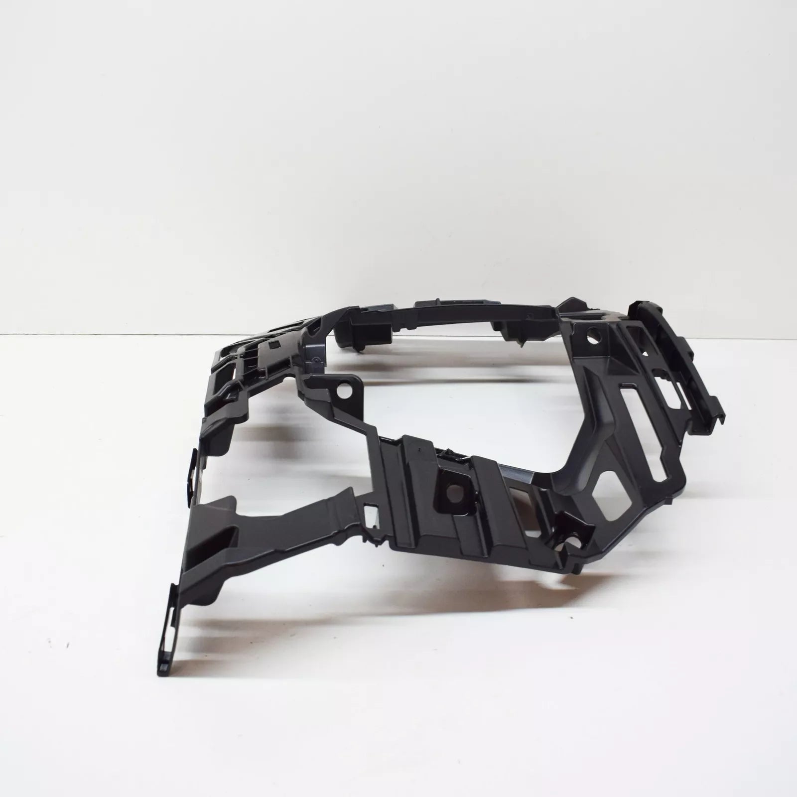 NEW VOLKSWAGEN GOLF MK7 FRONT LEFT BUMPER BRACKET 5G0807723P 2015