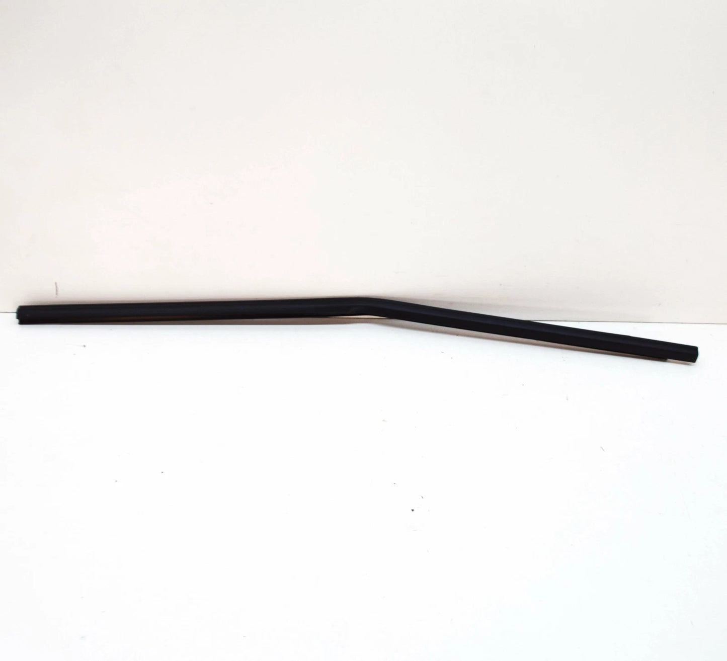 NEW VW T-CROSS C11 FRONT LEFT DOOR WINDOW OUTER STRIP 2GM837477B5AP