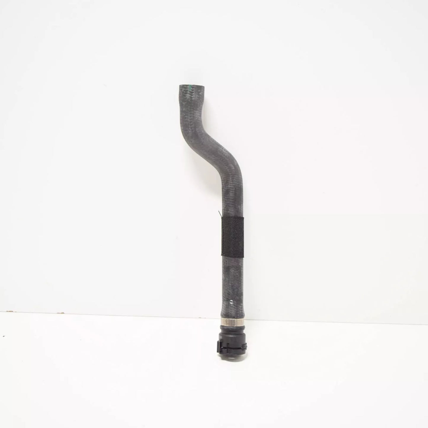 NEW BMW 5 E39 COOLING SYSTEM WATER HOSE PIPE 11532247820 ORIGINAL