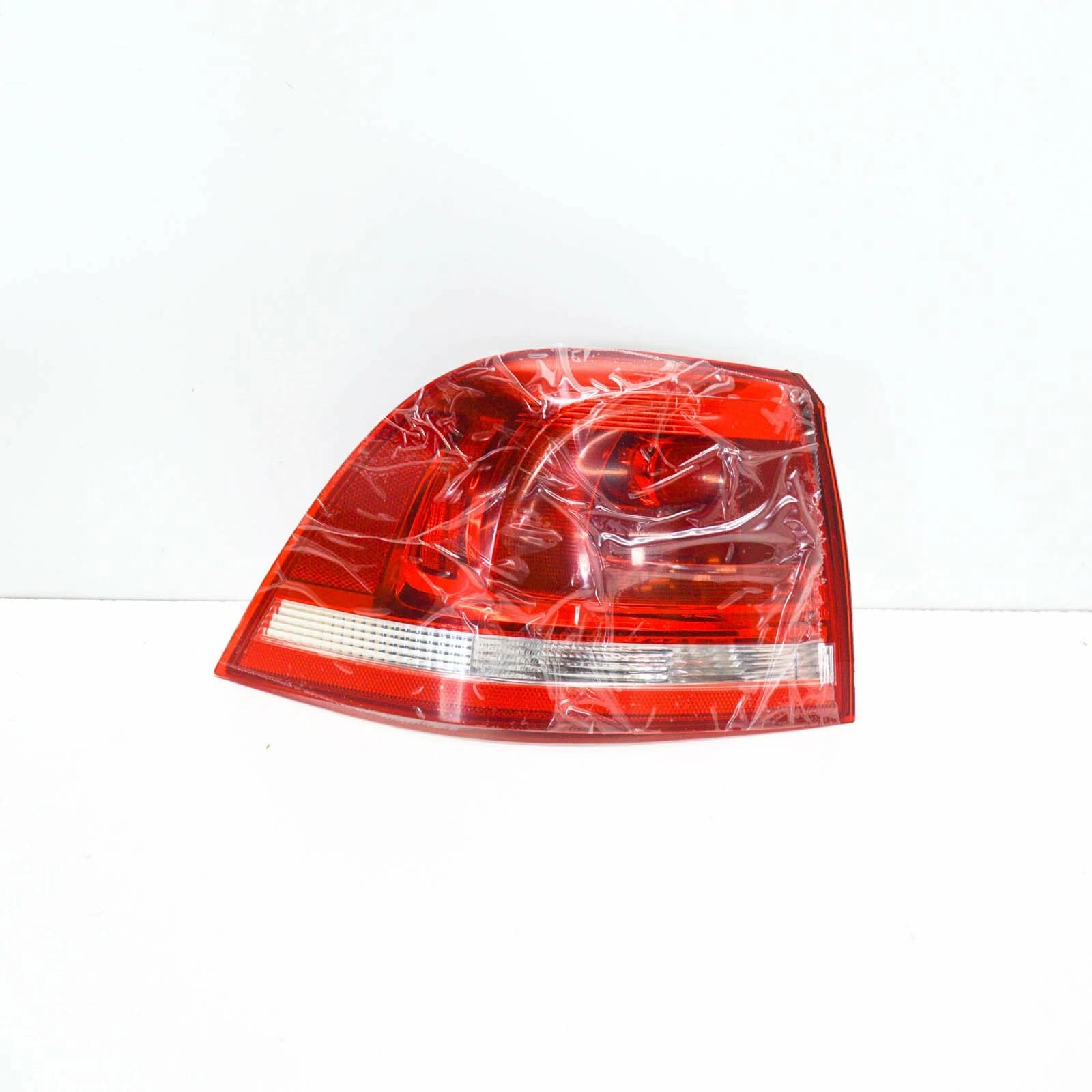 NEW VOLKSWAGEN TOUAREG 7P REAR LEFT TAIL LIGHT 7P6945095G ORIGINAL