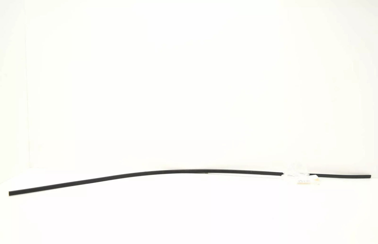 NEW BMW 3 E30 REAR WINDOW MOLDING TRIM LOWER 51311968448 1968448 ORIGINAL