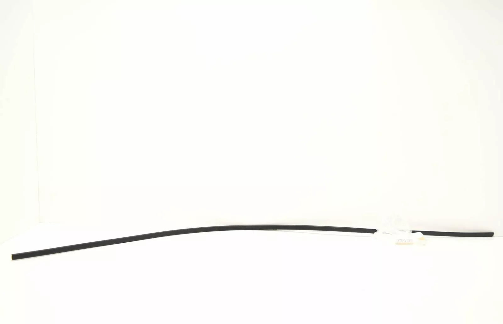 NEW BMW 3 E30 REAR WINDOW MOLDING TRIM LOWER 51311968448 1968448 ORIGINAL