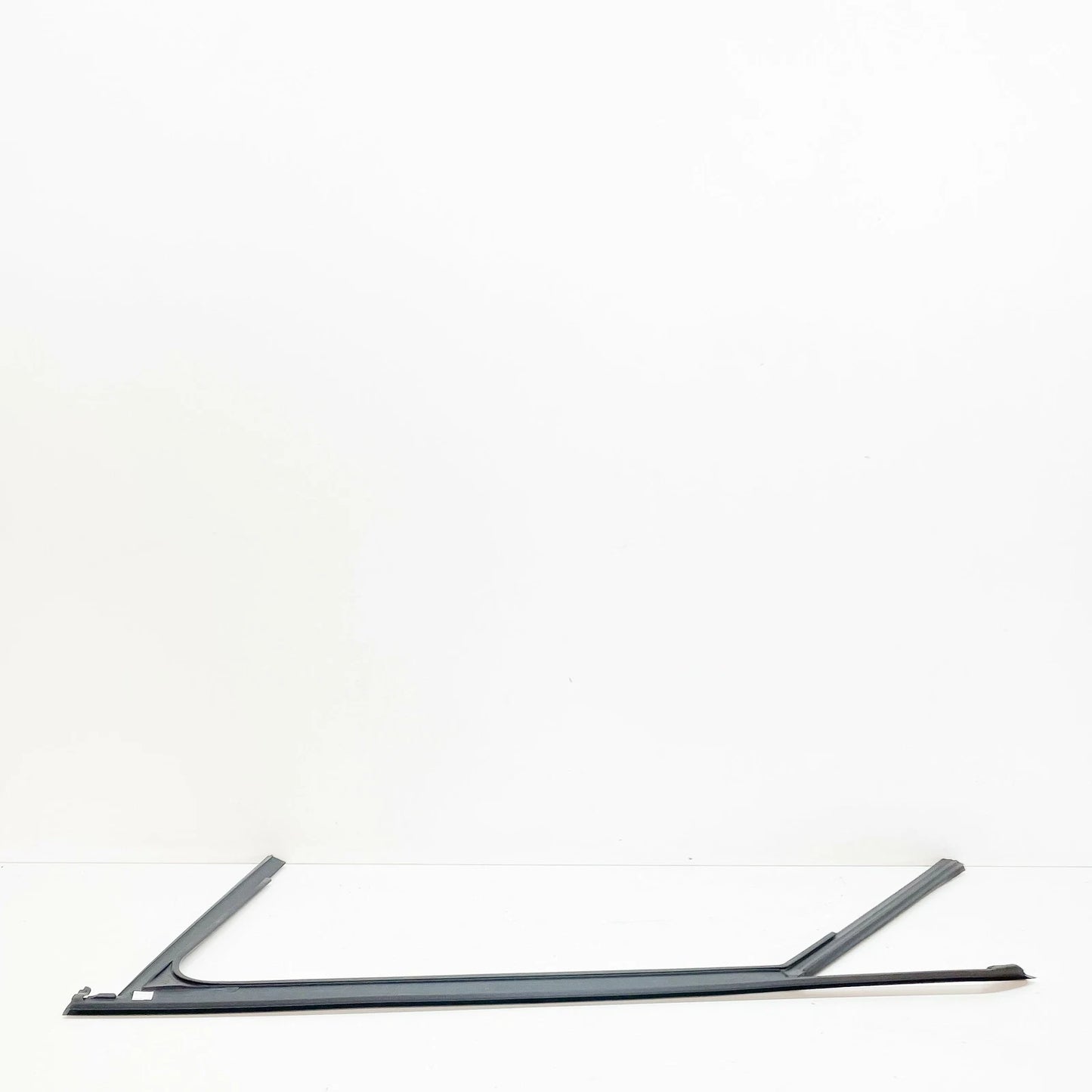 NEW MERCEDES-BENZ A W176 FRONT RIGHT DOOR WINDOW GUIDE RAIL A1767251200 ORIGINAL