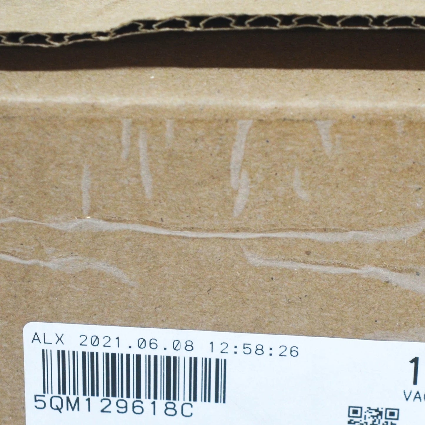 NEW VOLKSWAGEN JETTA A7 ENGINE AIR INTAKE AIR GUIDE 5QM129618C ORIGINAL