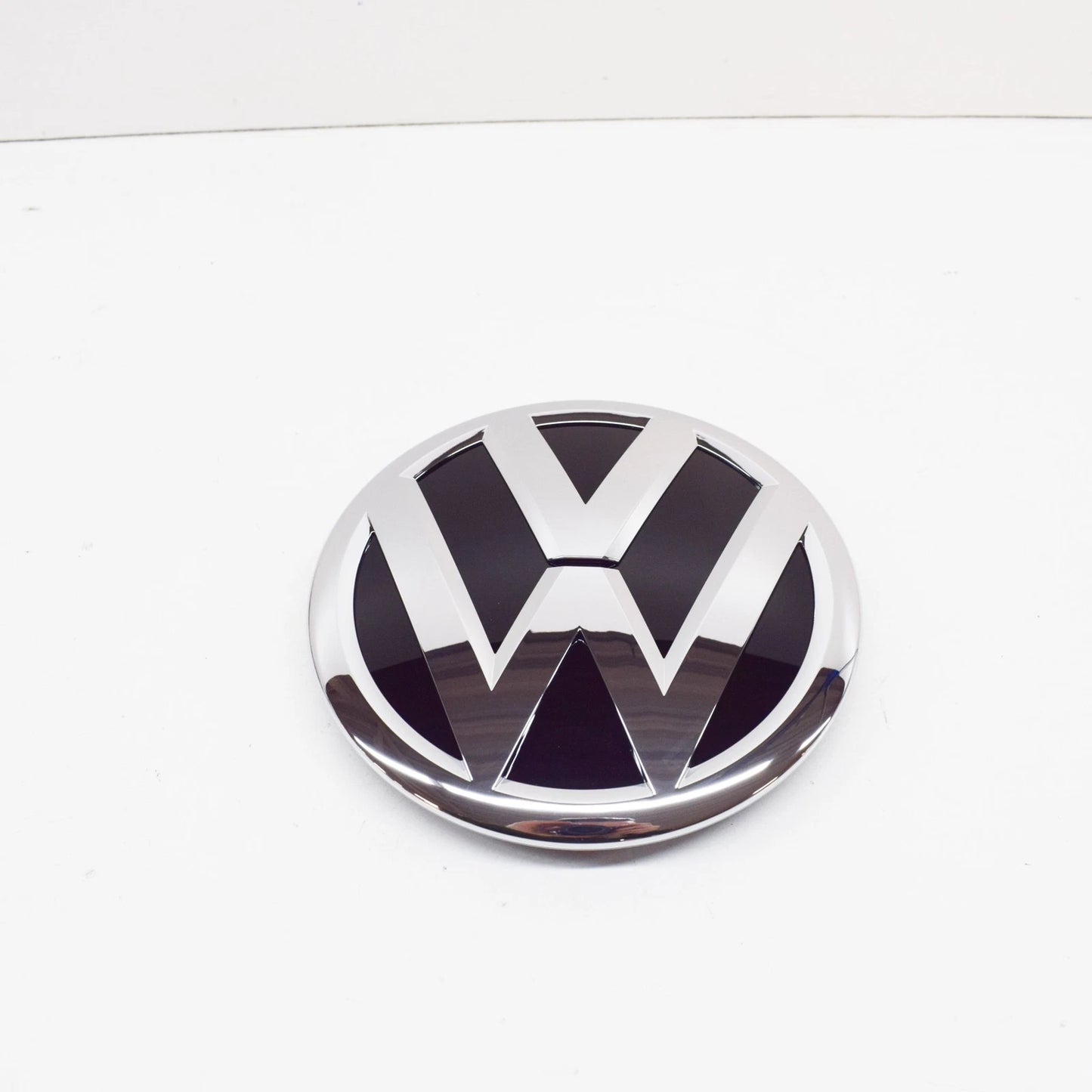 NEW VW PASSAT CC CENTER GRILLE BADGE EMBLEM CHROME 3C8853601AFXC 2010 ORIGINAL