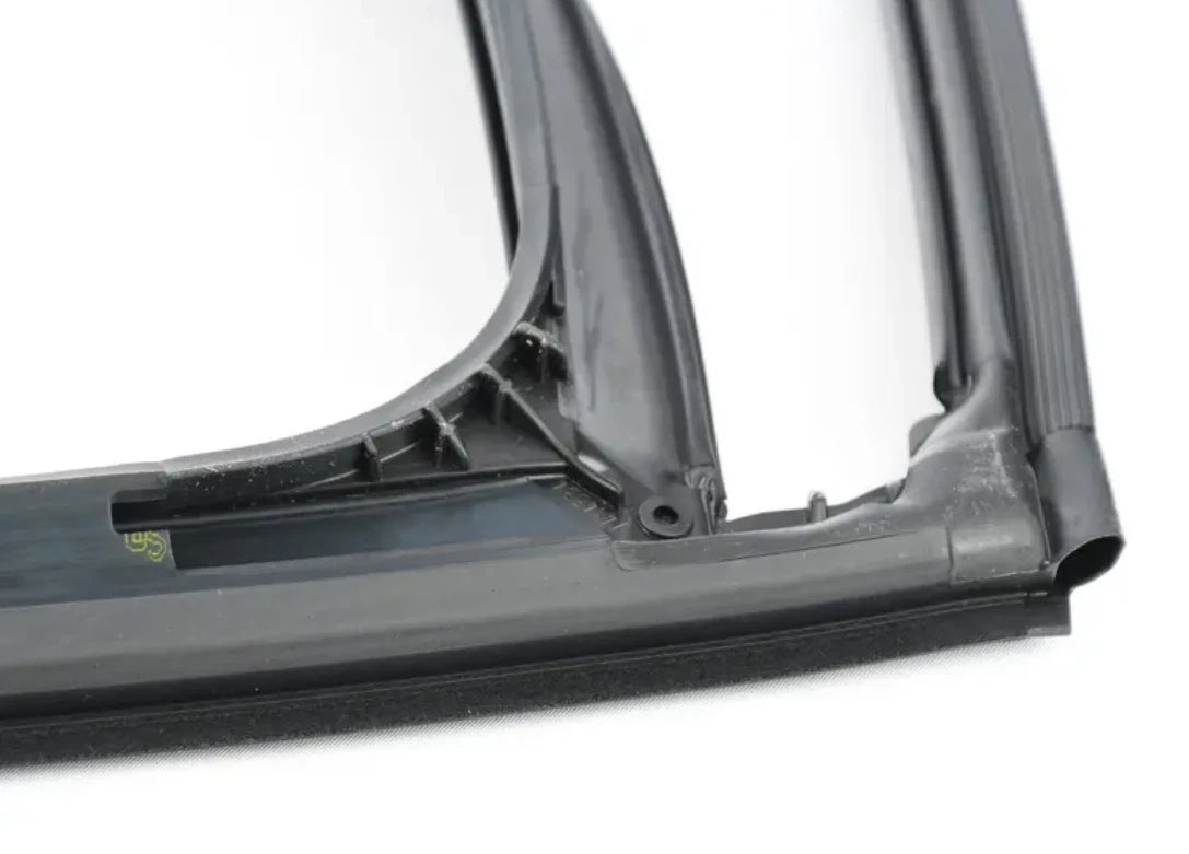 NEW BMW 3 F30 REAR RIGHT DOOR WINDOW GUIDE 7414534 51357414534 ORIGINAL